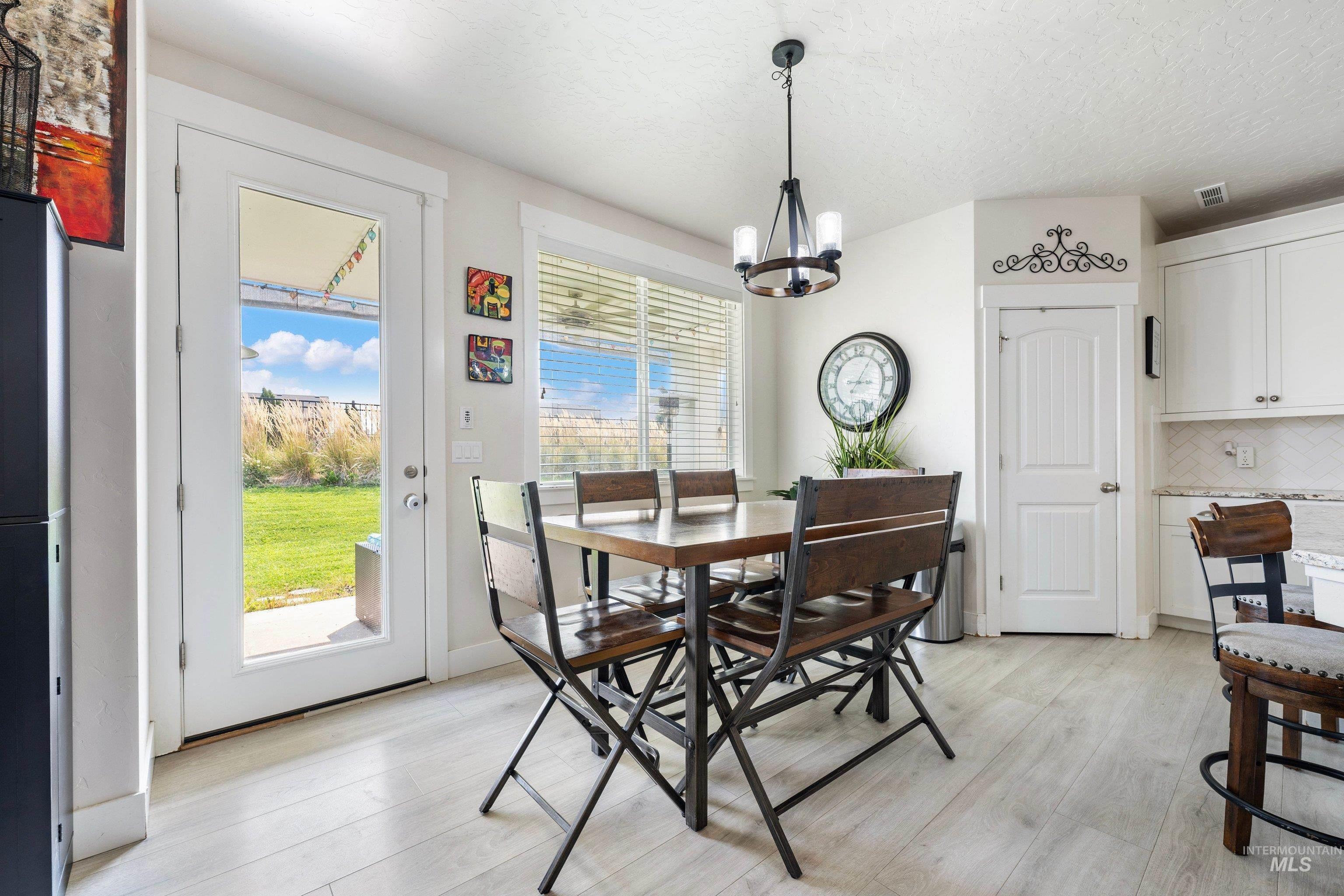 2095 N Windmill Way, Kuna, Idaho 83642, 3 Bedrooms, 3 Bathrooms, Residential For Sale, Price $599,700,MLS 98996828