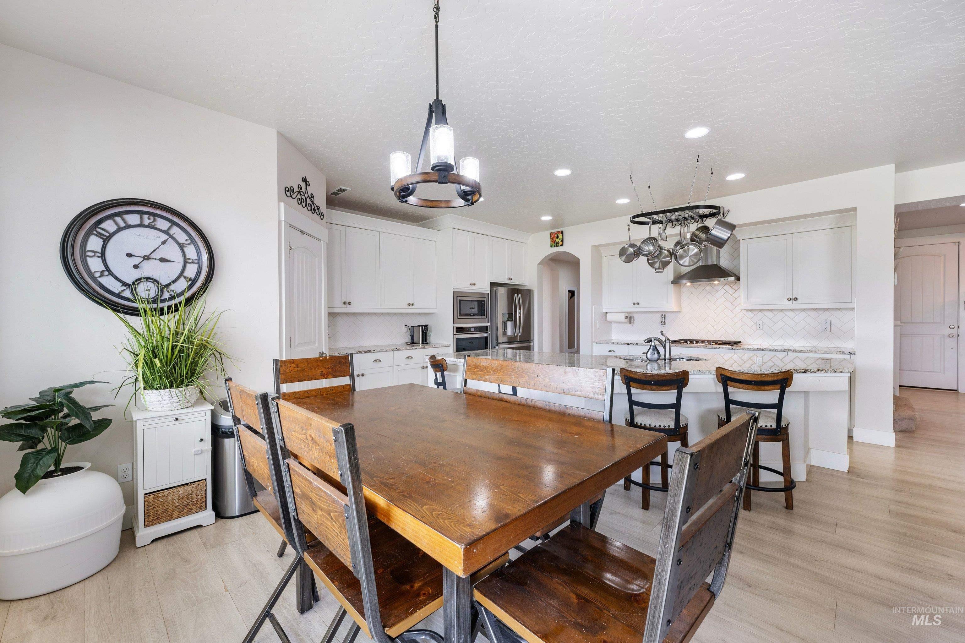 2095 N Windmill Way, Kuna, Idaho 83642, 3 Bedrooms, 3 Bathrooms, Residential For Sale, Price $599,700,MLS 98996828