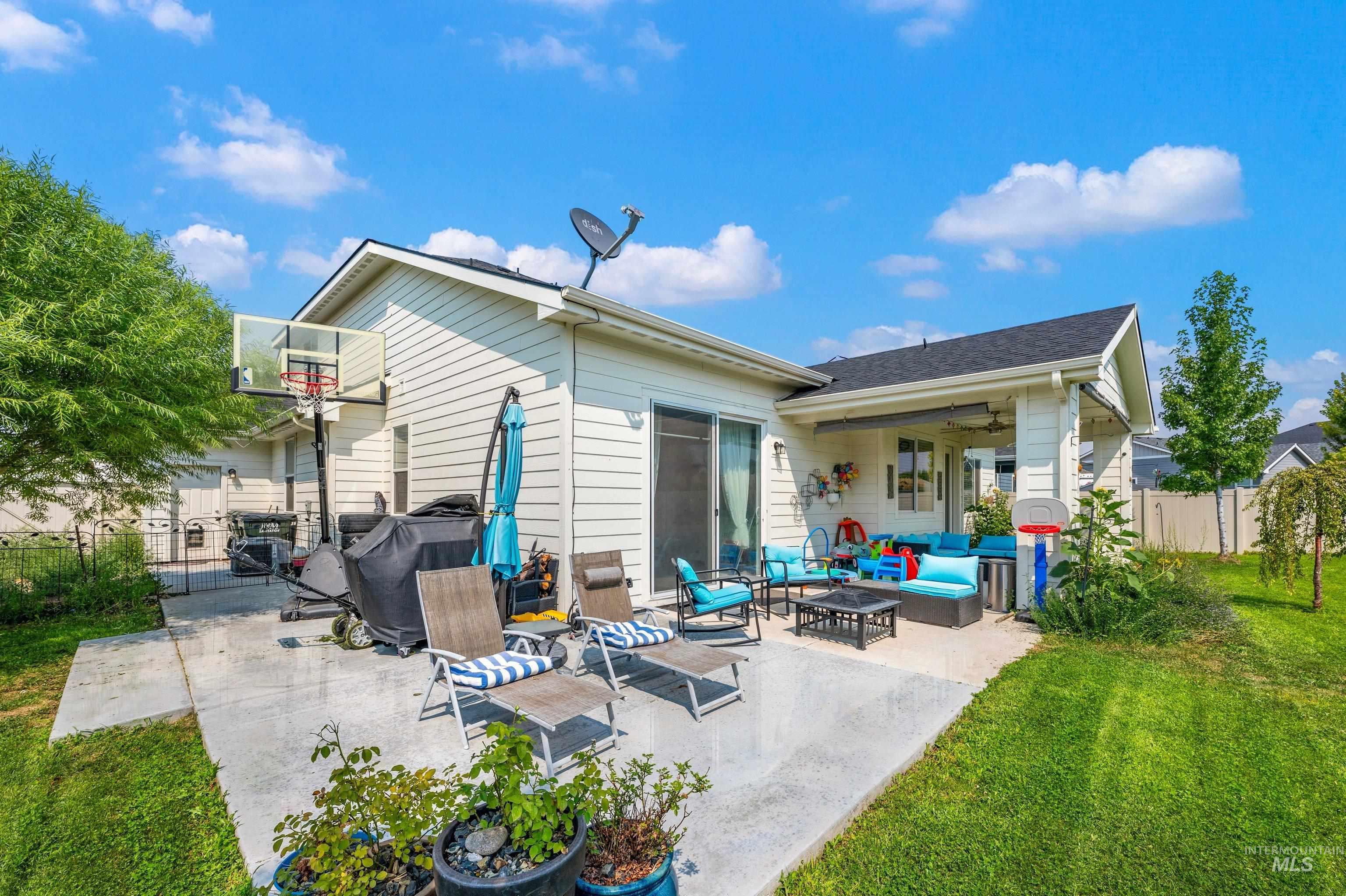 2095 N Windmill Way, Kuna, Idaho 83642, 3 Bedrooms, 3 Bathrooms, Residential For Sale, Price $599,700,MLS 98996828