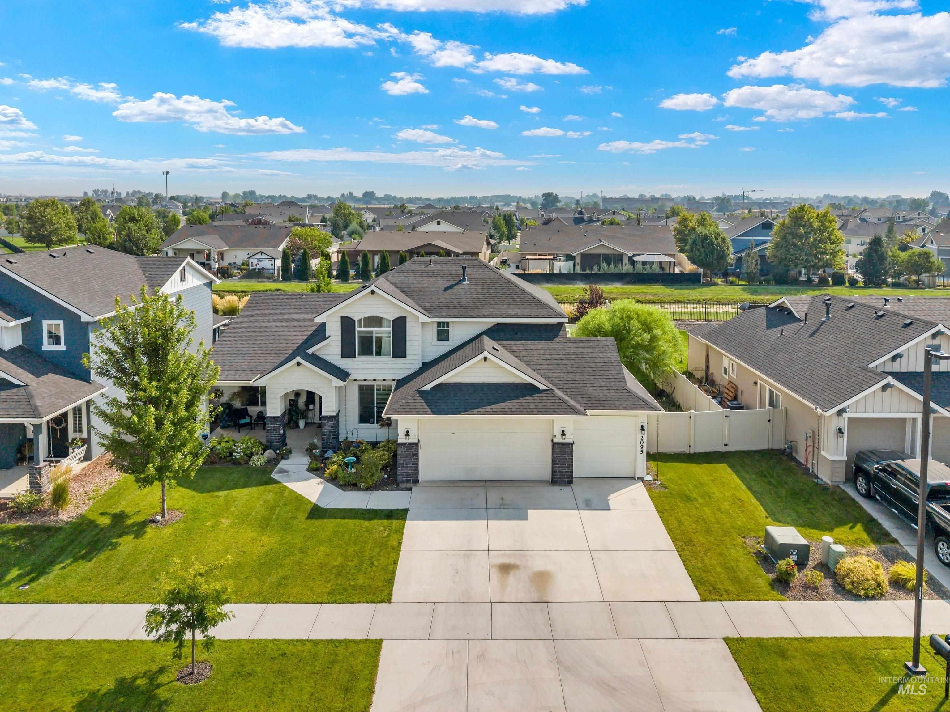 2095 N Windmill Way, Kuna, Idaho 83642, 3 Bedrooms, 3 Bathrooms, Residential For Sale, Price $599,700,MLS 98996828