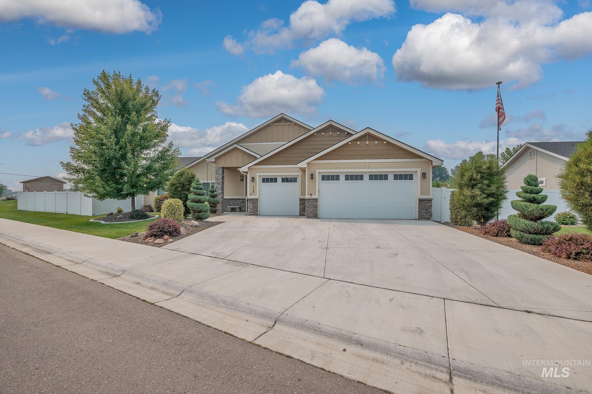 115 Grizzly Drive, Fruitland, Idaho 83619, 3 Bedrooms, 2.5 Bathrooms, Residential For Sale, Price $484,000,MLS 98996829