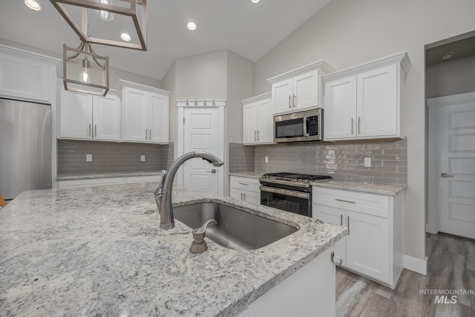 115 Grizzly Drive, Fruitland, Idaho 83619, 3 Bedrooms, 2.5 Bathrooms, Residential For Sale, Price $484,000,MLS 98996829