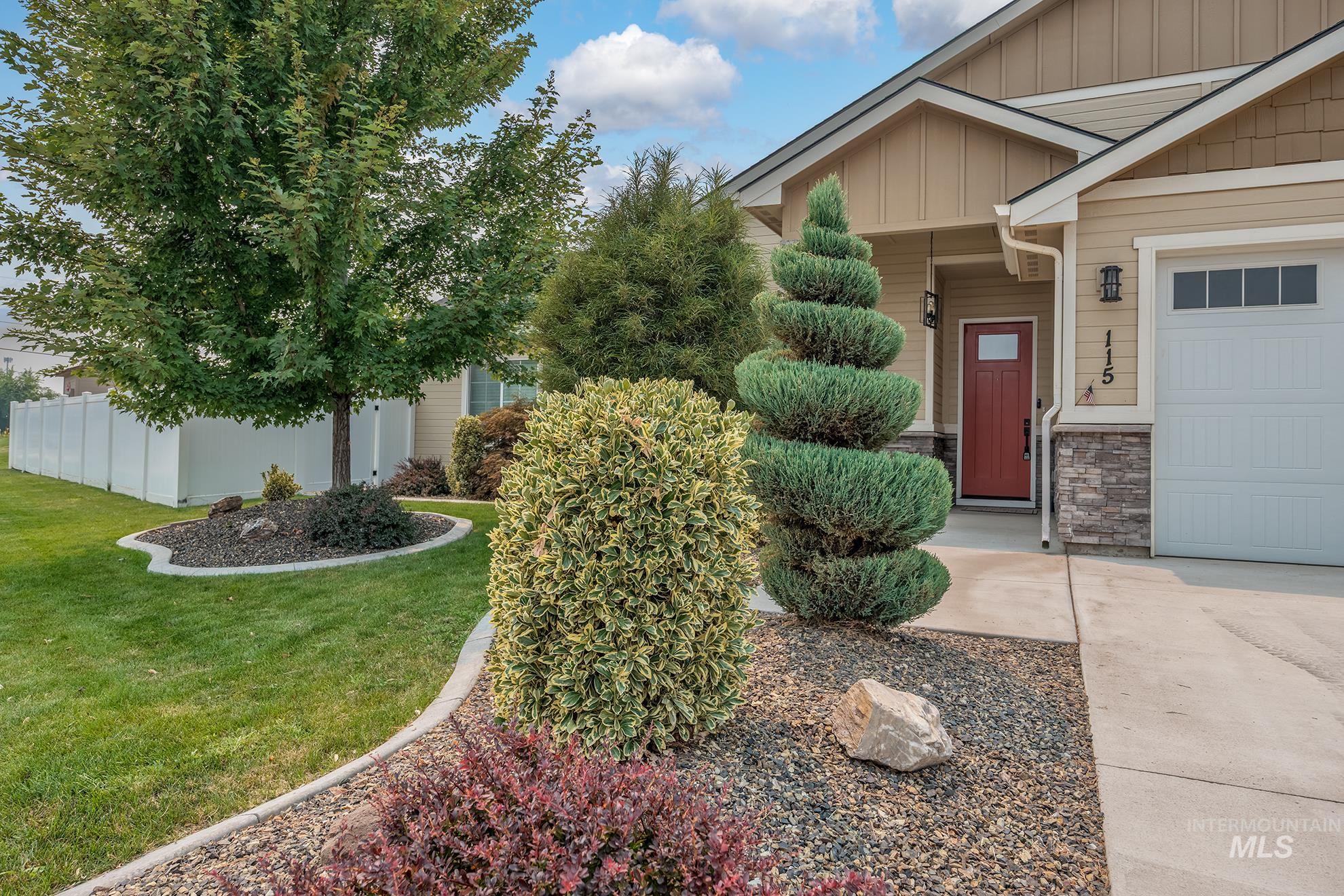 115 Grizzly Drive, Fruitland, Idaho 83619, 3 Bedrooms, 2.5 Bathrooms, Residential For Sale, Price $484,000,MLS 98996829