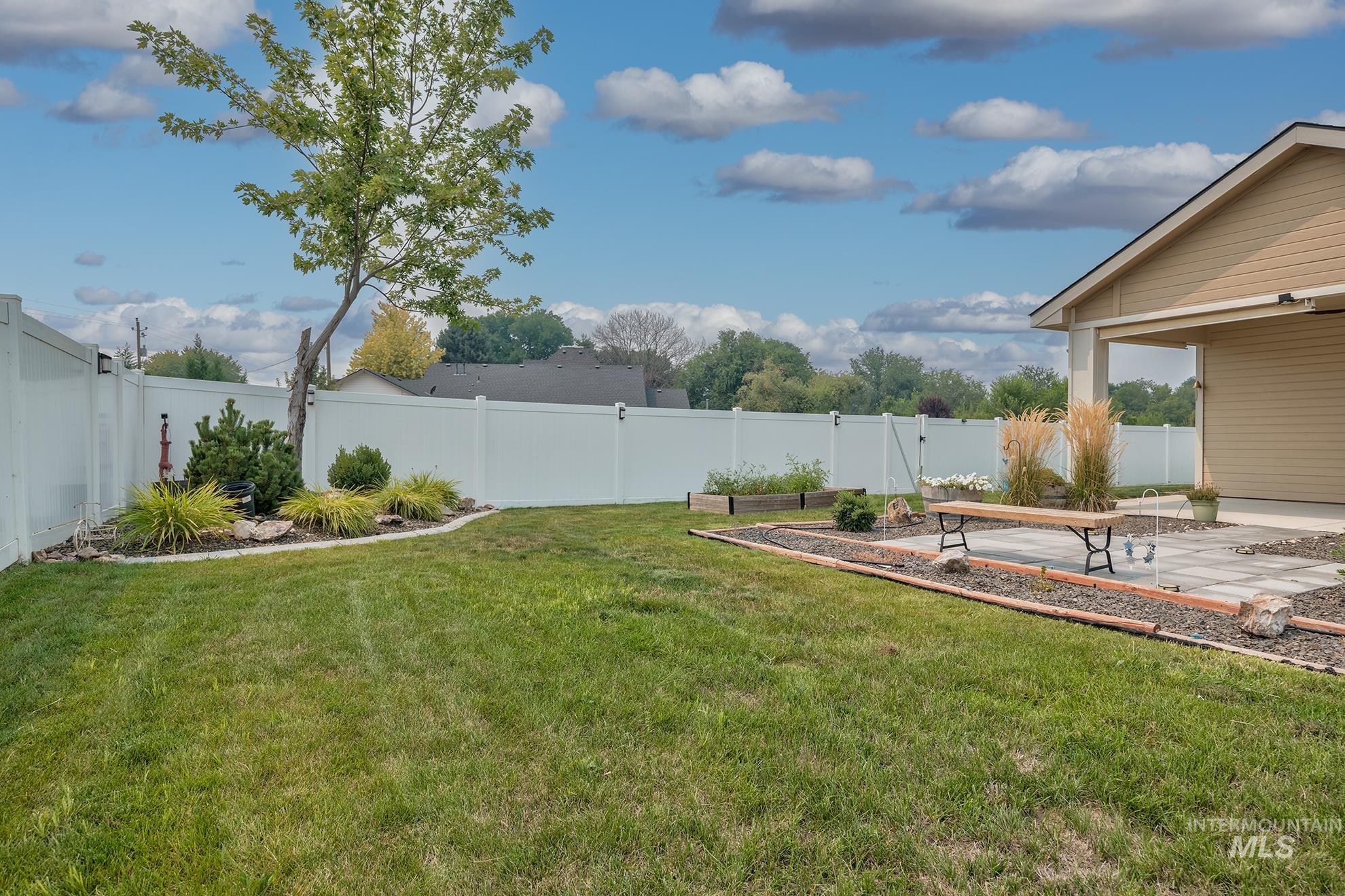 115 Grizzly Drive, Fruitland, Idaho 83619, 3 Bedrooms, 2.5 Bathrooms, Residential For Sale, Price $484,000,MLS 98996829
