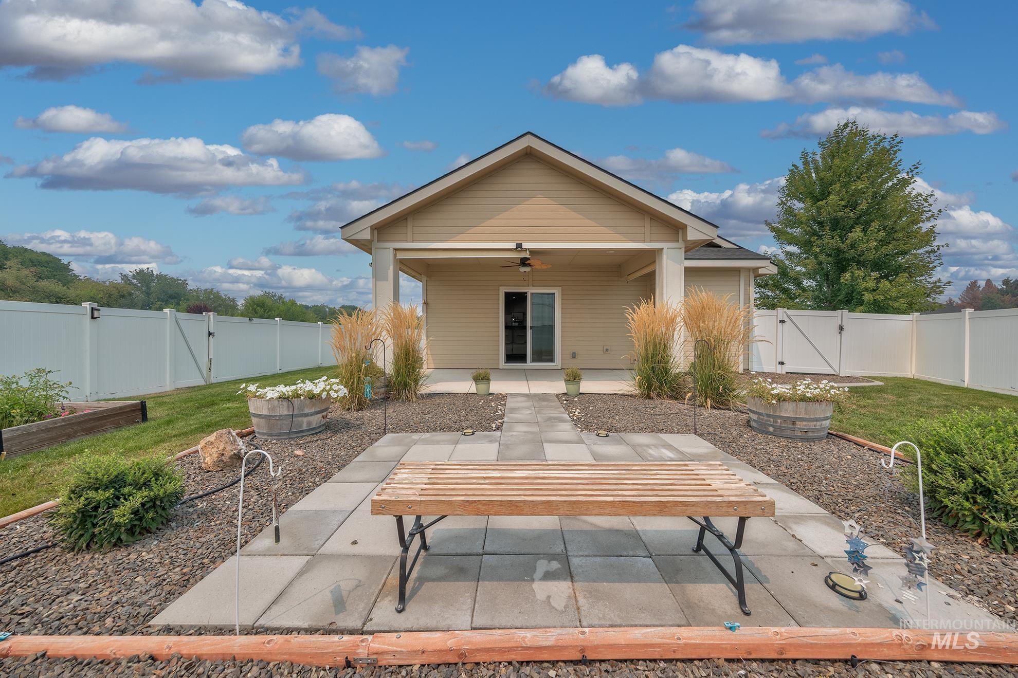 115 Grizzly Drive, Fruitland, Idaho 83619, 3 Bedrooms, 2.5 Bathrooms, Residential For Sale, Price $484,000,MLS 98996829