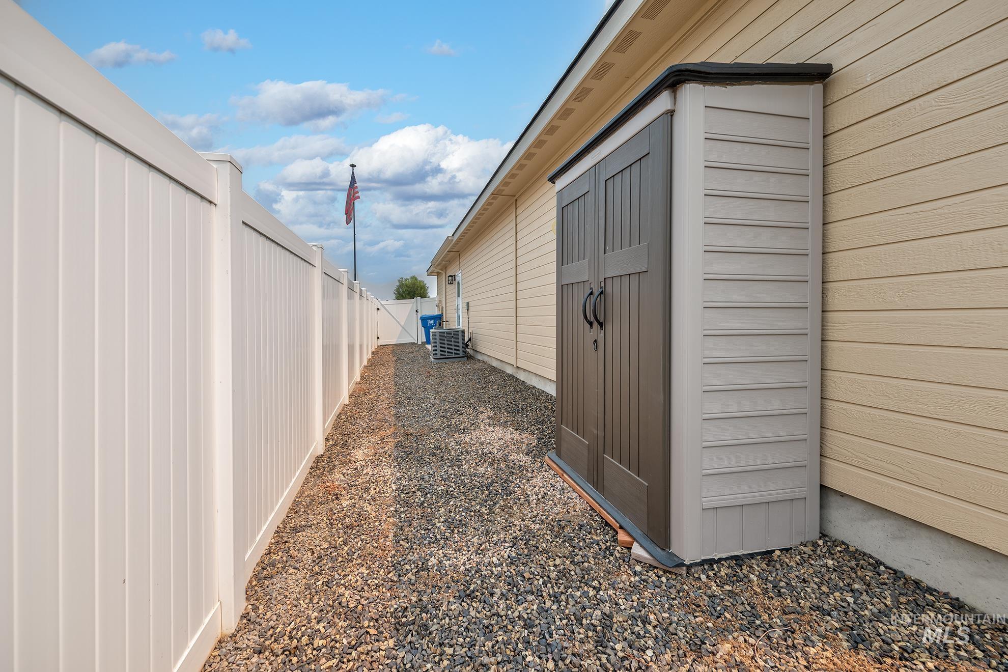 115 Grizzly Drive, Fruitland, Idaho 83619, 3 Bedrooms, 2.5 Bathrooms, Residential For Sale, Price $484,000,MLS 98996829