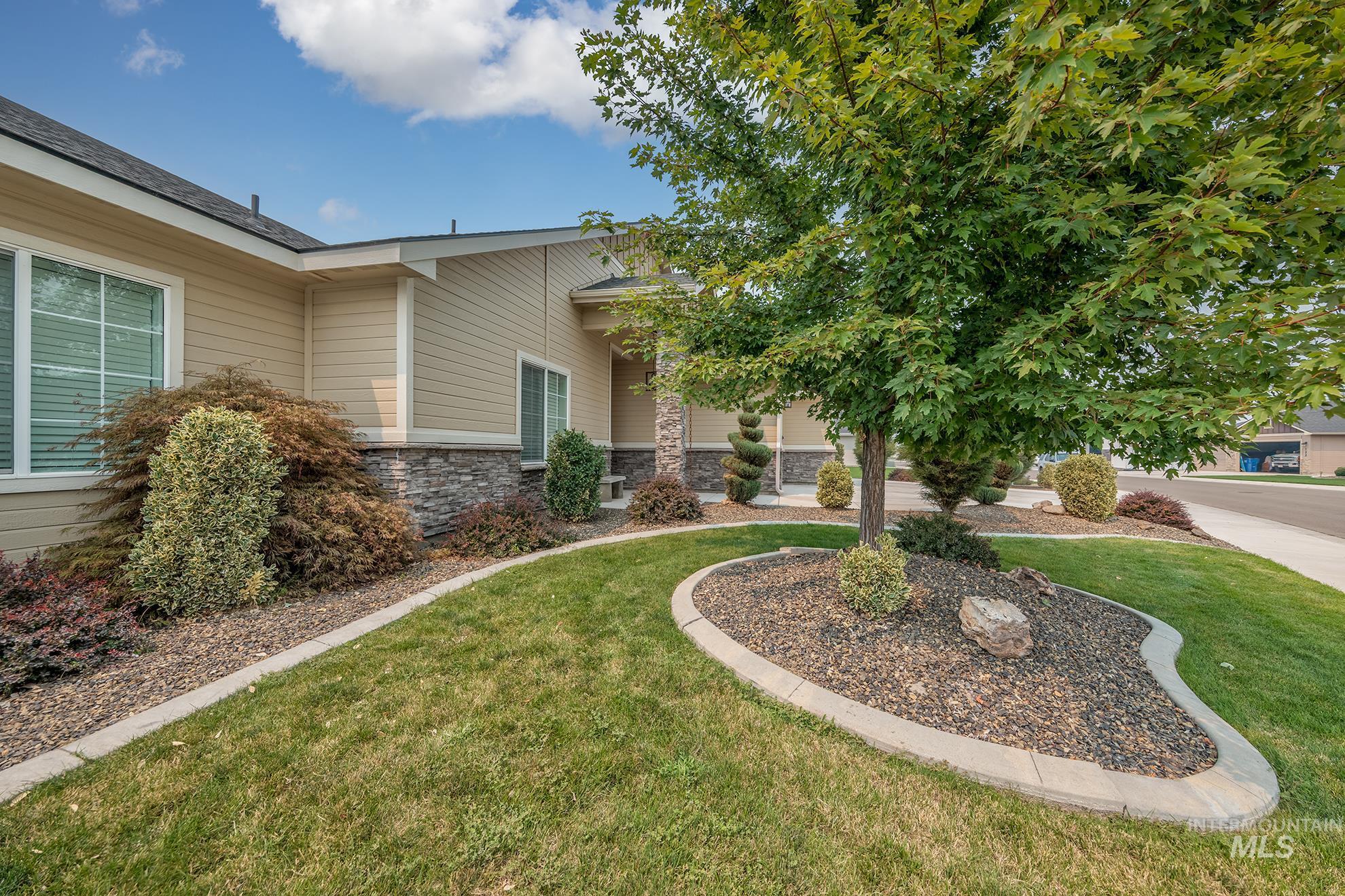 115 Grizzly Drive, Fruitland, Idaho 83619, 3 Bedrooms, 2.5 Bathrooms, Residential For Sale, Price $484,000,MLS 98996829