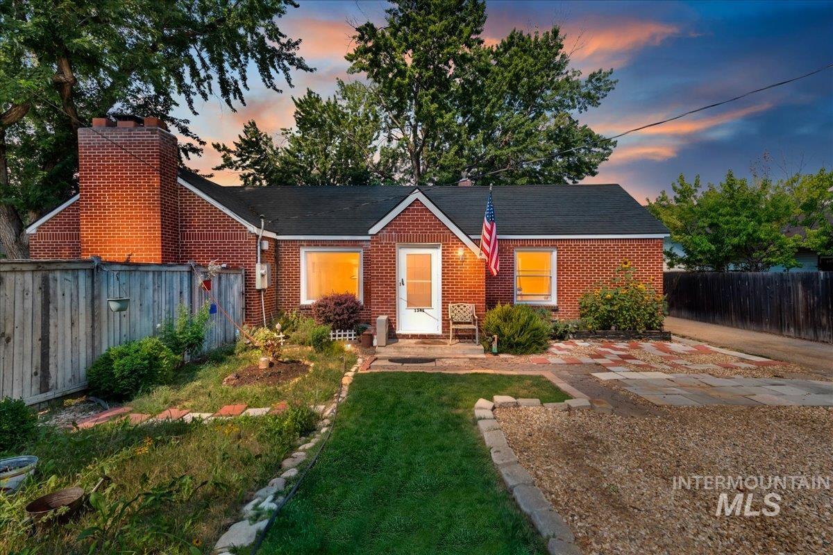 1341 N Mitchell, Boise, Idaho 83704, 3 Bedrooms, 2 Bathrooms, Residential For Sale, Price $560,000,MLS 98996832
