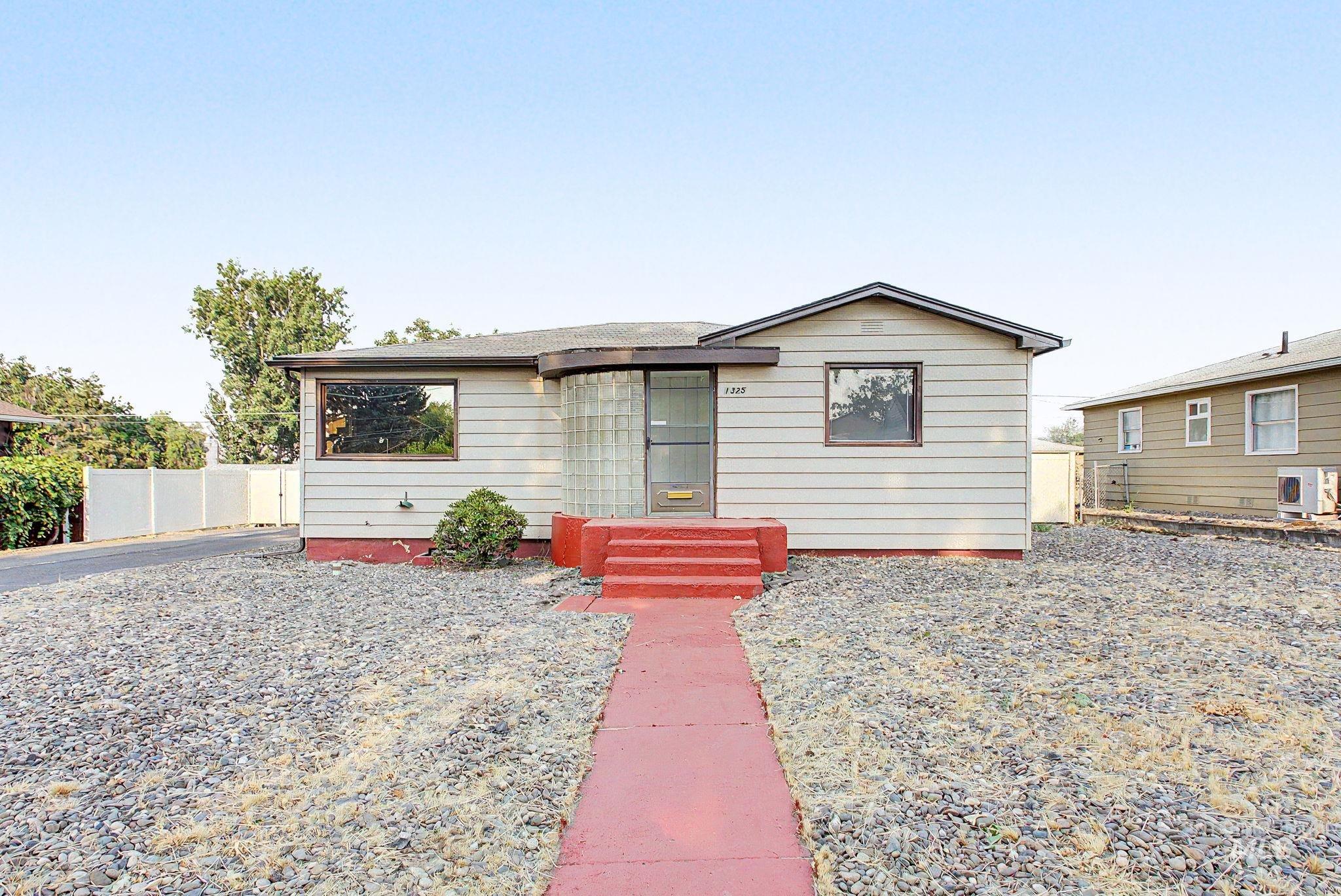 1325 7th Street, Clarkston, Washington 99403, 2 Bedrooms, 2 Bathrooms, Residential For Sale, Price $319,900,MLS 98996834