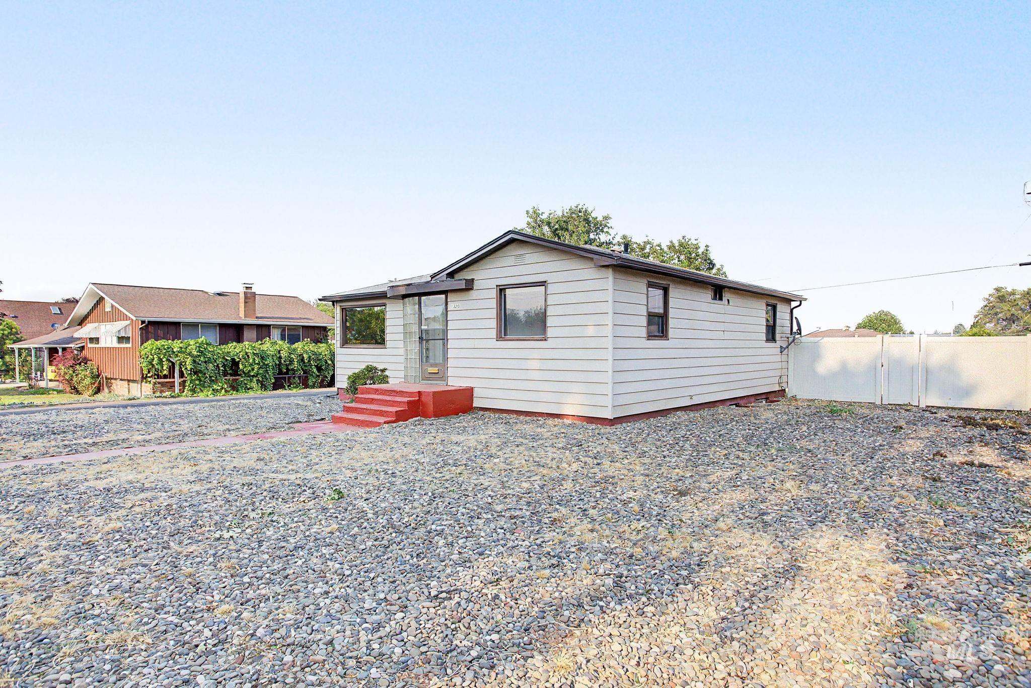 1325 7th Street, Clarkston, Washington 99403, 2 Bedrooms, 2 Bathrooms, Residential For Sale, Price $319,900,MLS 98996834