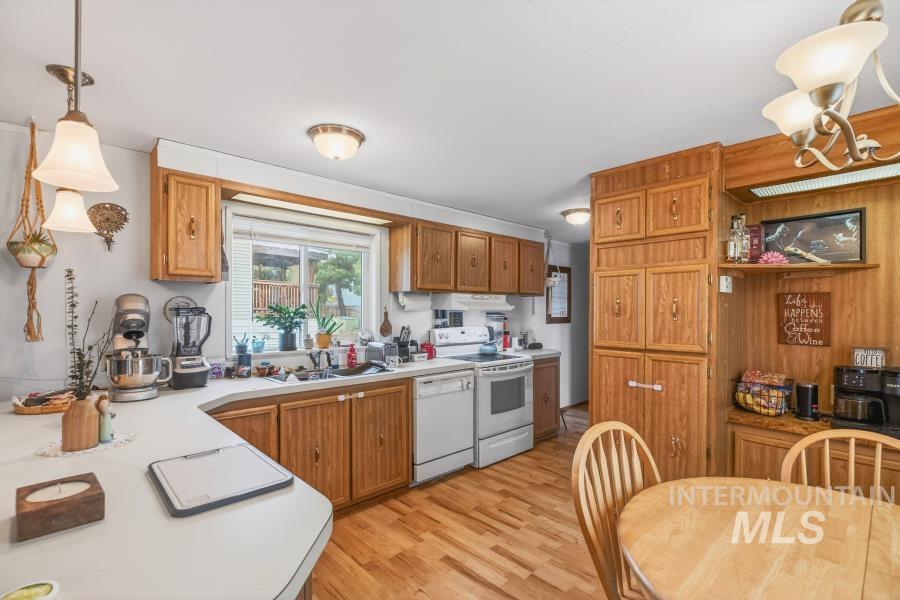 609 N Almon #3024, Moscow, Idaho 83843, 2 Bedrooms, 2 Bathrooms, Residential For Sale, Price $55,000, 98996838