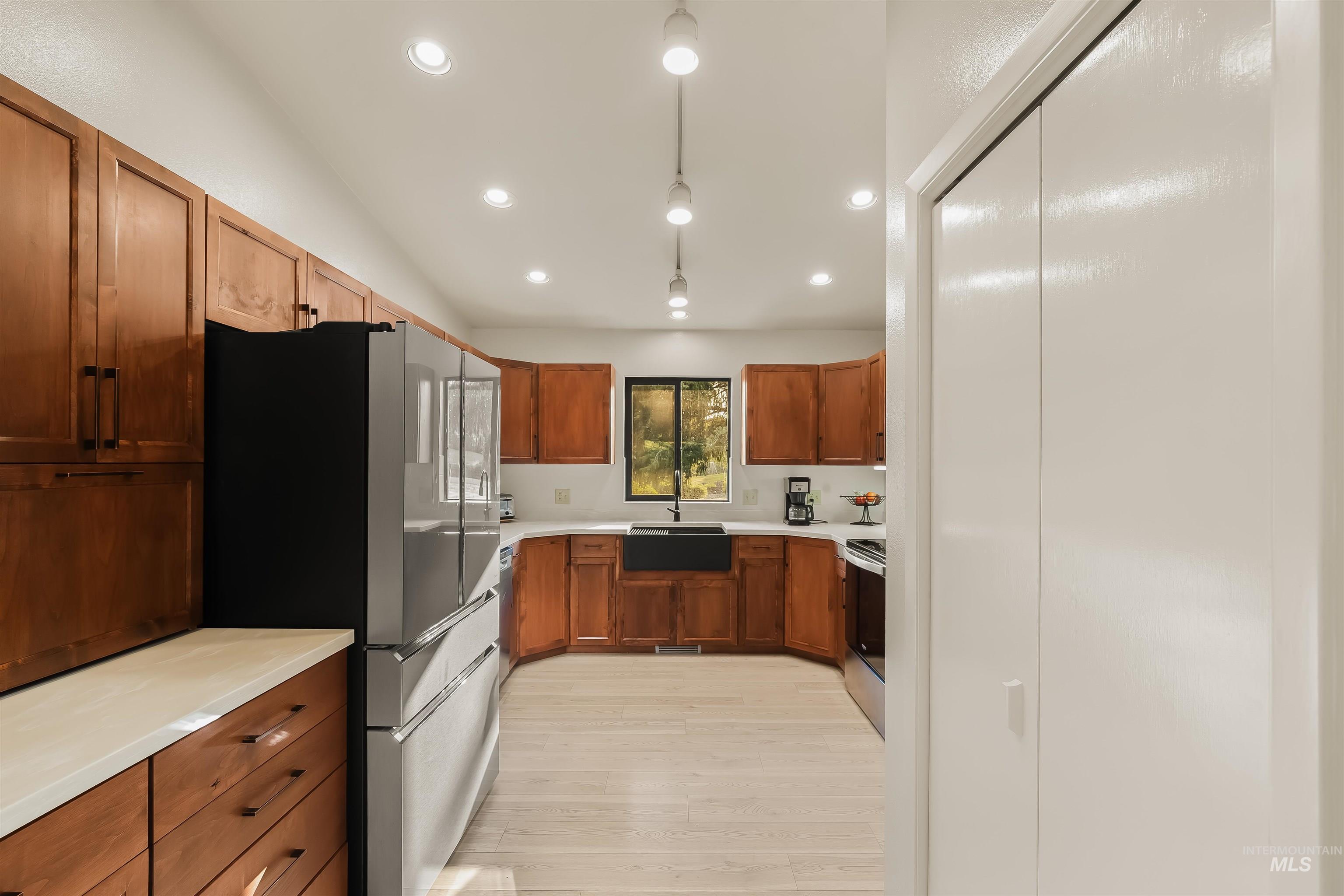 2048 Arborcrest Rd, Moscow, Idaho 83843, 6 Bedrooms, 3 Bathrooms, Residential For Sale, Price $1,200,000, 98996839