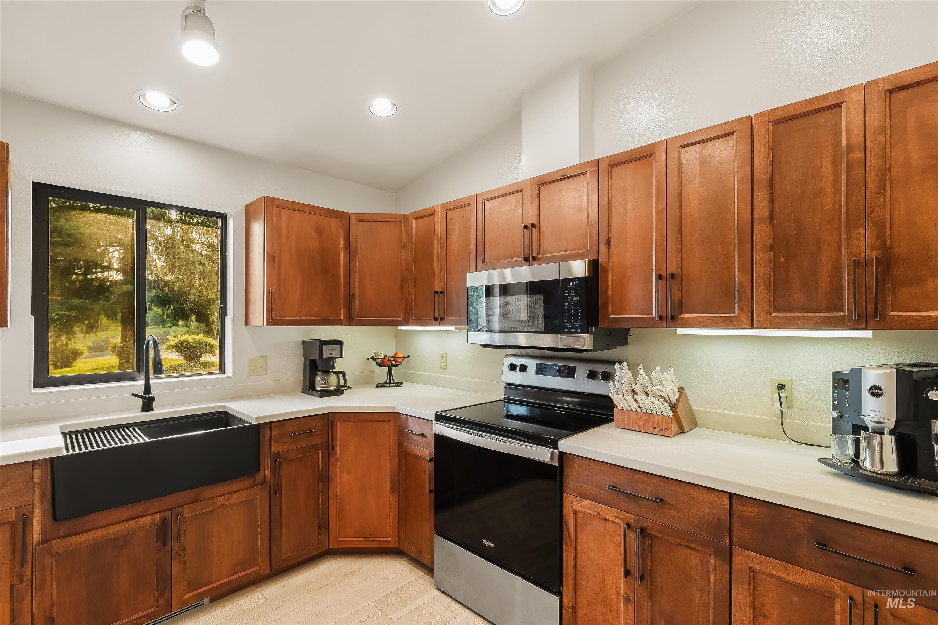 2048 Arborcrest Rd, Moscow, Idaho 83843, 6 Bedrooms, 3 Bathrooms, Residential For Sale, Price $1,200,000, 98996839