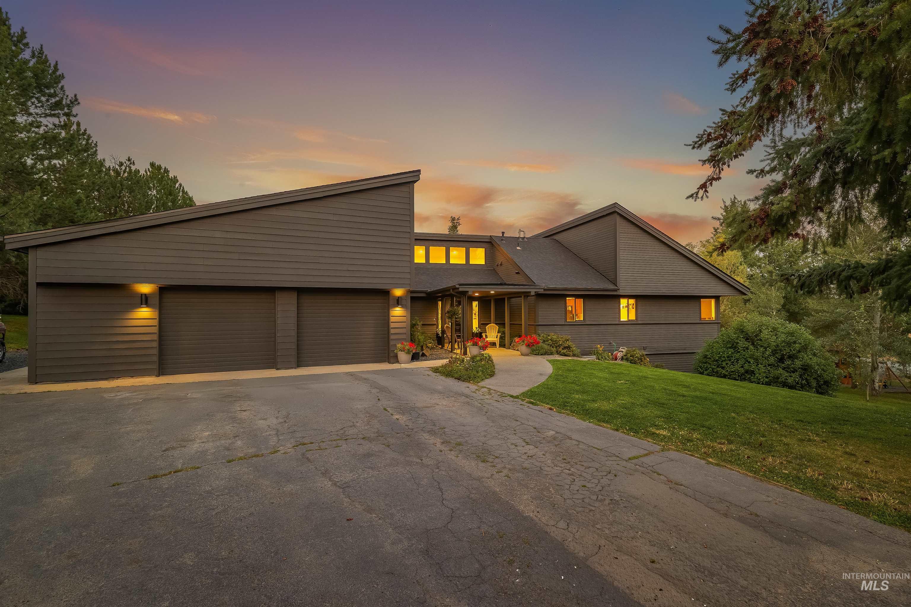 2048 Arborcrest Rd, Moscow, Idaho 83843, 6 Bedrooms, 3 Bathrooms, Residential For Sale, Price $1,200,000, 98996839