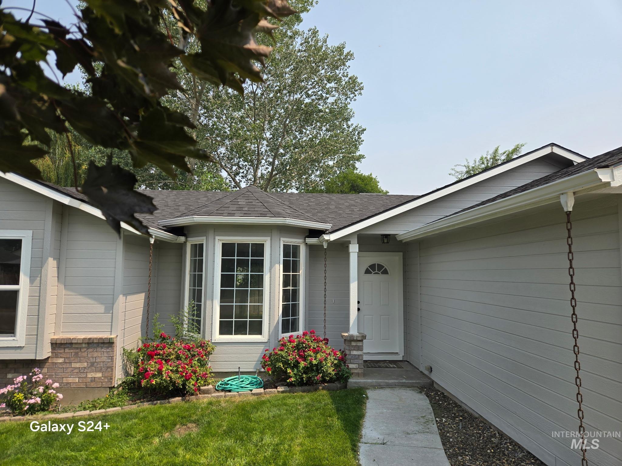 2204 S Ivy Street, Nampa, Idaho 83686, 3 Bedrooms, 2 Bathrooms, Residential For Sale, Price $375,000,MLS 98996840