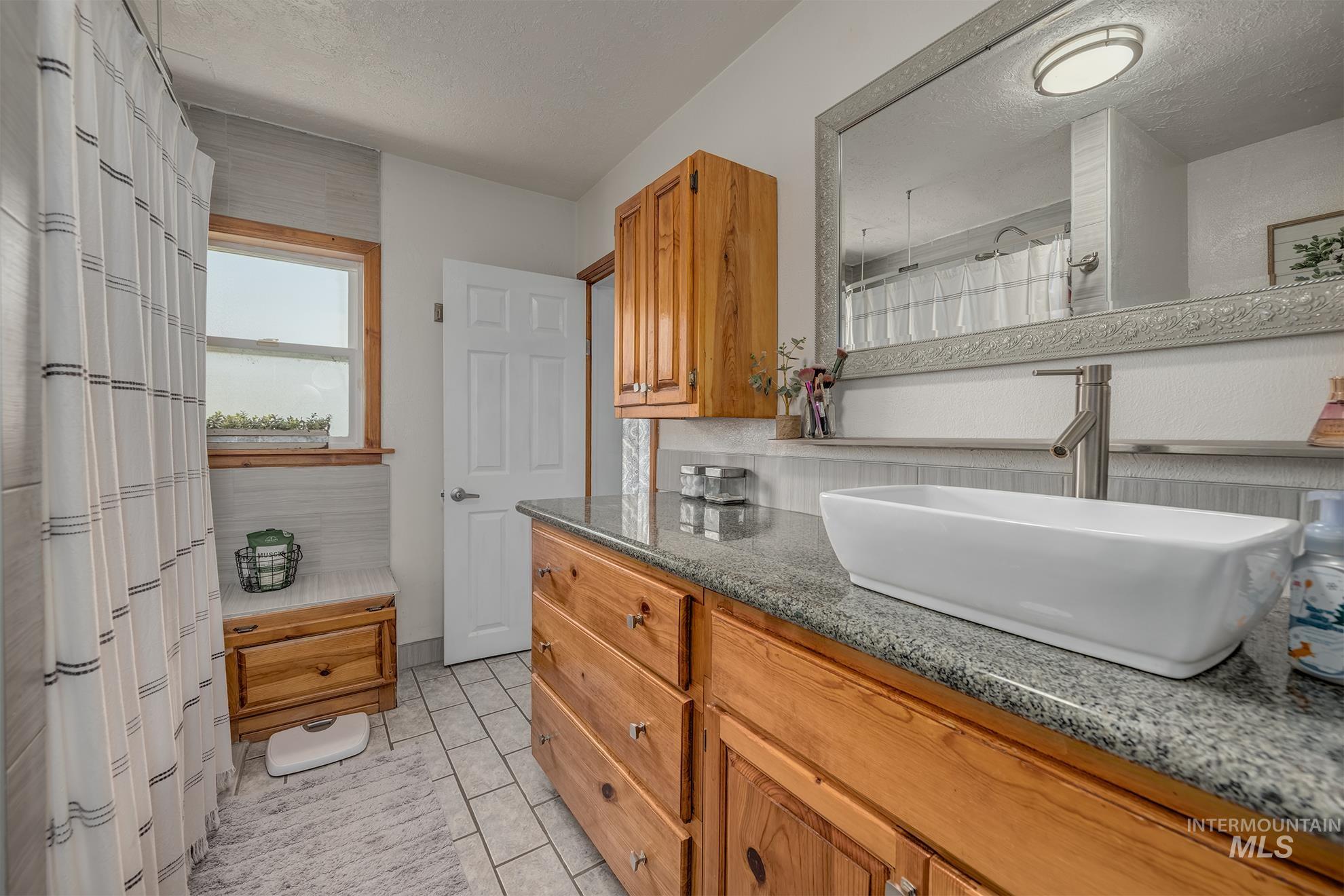 1951 6th Ave W., Vale, Oregon 97918, 5 Bedrooms, 3 Bathrooms, Residential For Sale, Price $670,000,MLS 98996841