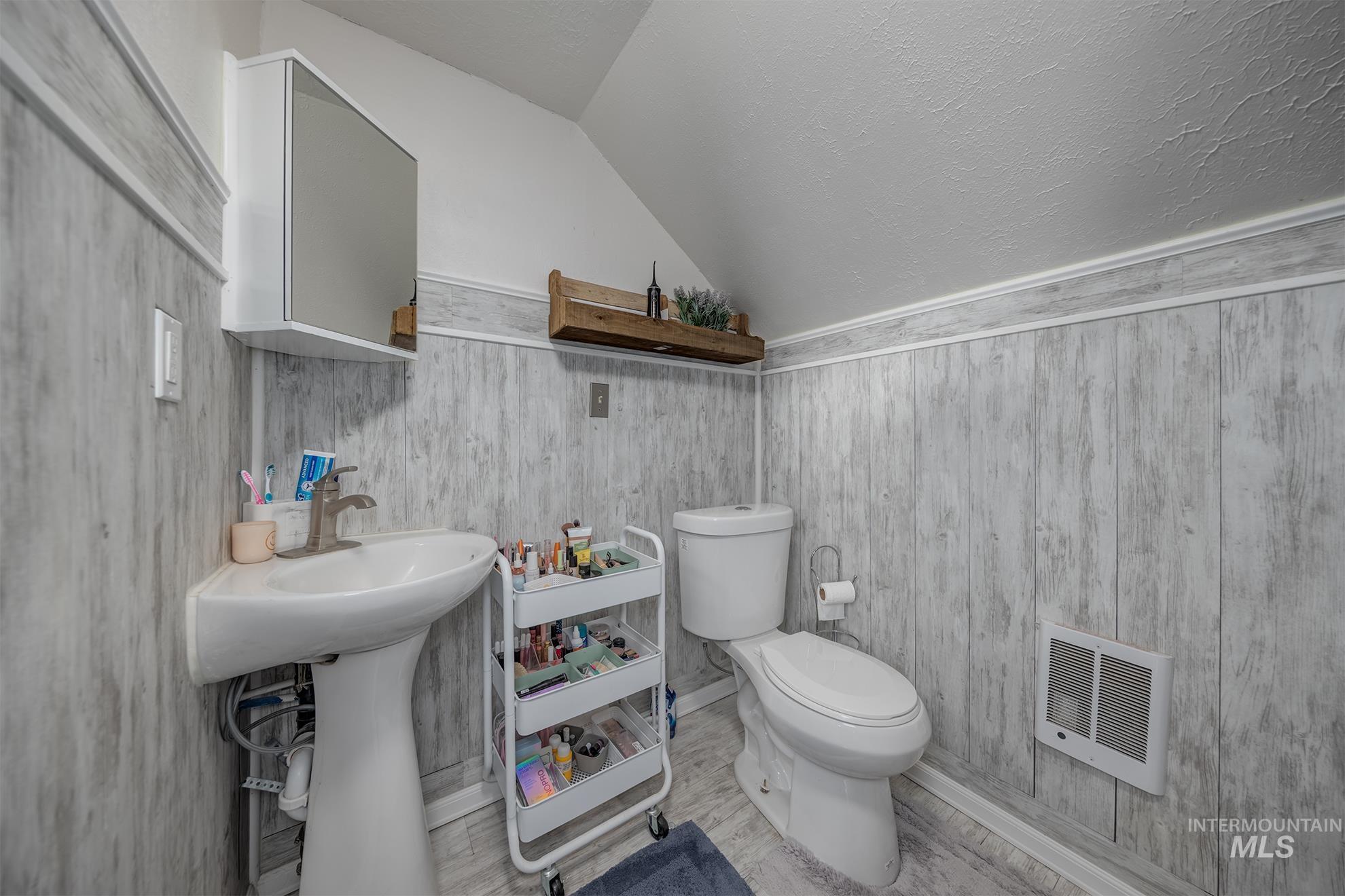 1951 6th Ave W., Vale, Oregon 97918, 5 Bedrooms, 3 Bathrooms, Residential For Sale, Price $670,000,MLS 98996841