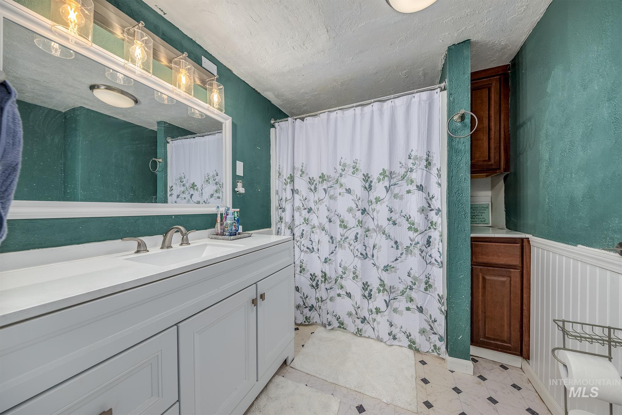 1951 6th Ave W., Vale, Oregon 97918, 5 Bedrooms, 3 Bathrooms, Residential For Sale, Price $670,000,MLS 98996841
