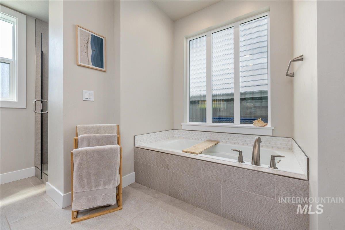 4655 W Fern Vista Court, Meridian, Idaho 83646, 4 Bedrooms, 3.5 Bathrooms, Residential For Sale, Price $810,000,MLS 98996846