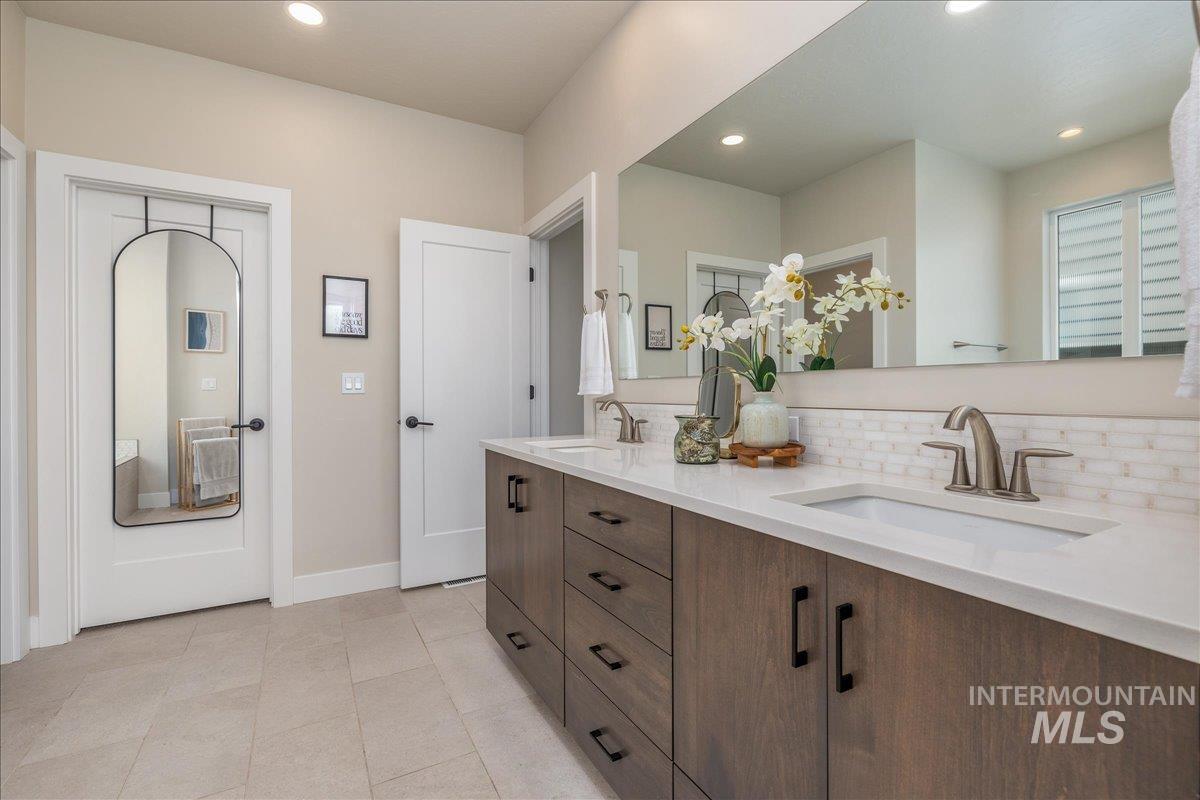 4655 W Fern Vista Court, Meridian, Idaho 83646, 4 Bedrooms, 3.5 Bathrooms, Residential For Sale, Price $810,000,MLS 98996846