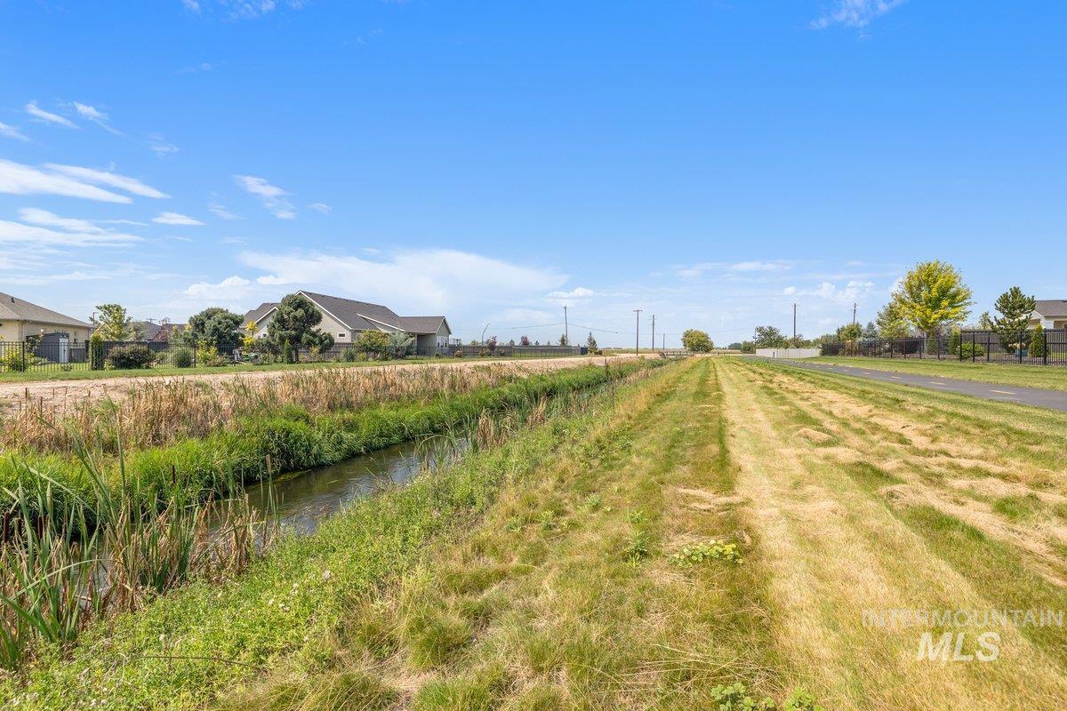 4655 W Fern Vista Court, Meridian, Idaho 83646, 4 Bedrooms, 3.5 Bathrooms, Residential For Sale, Price $810,000,MLS 98996846