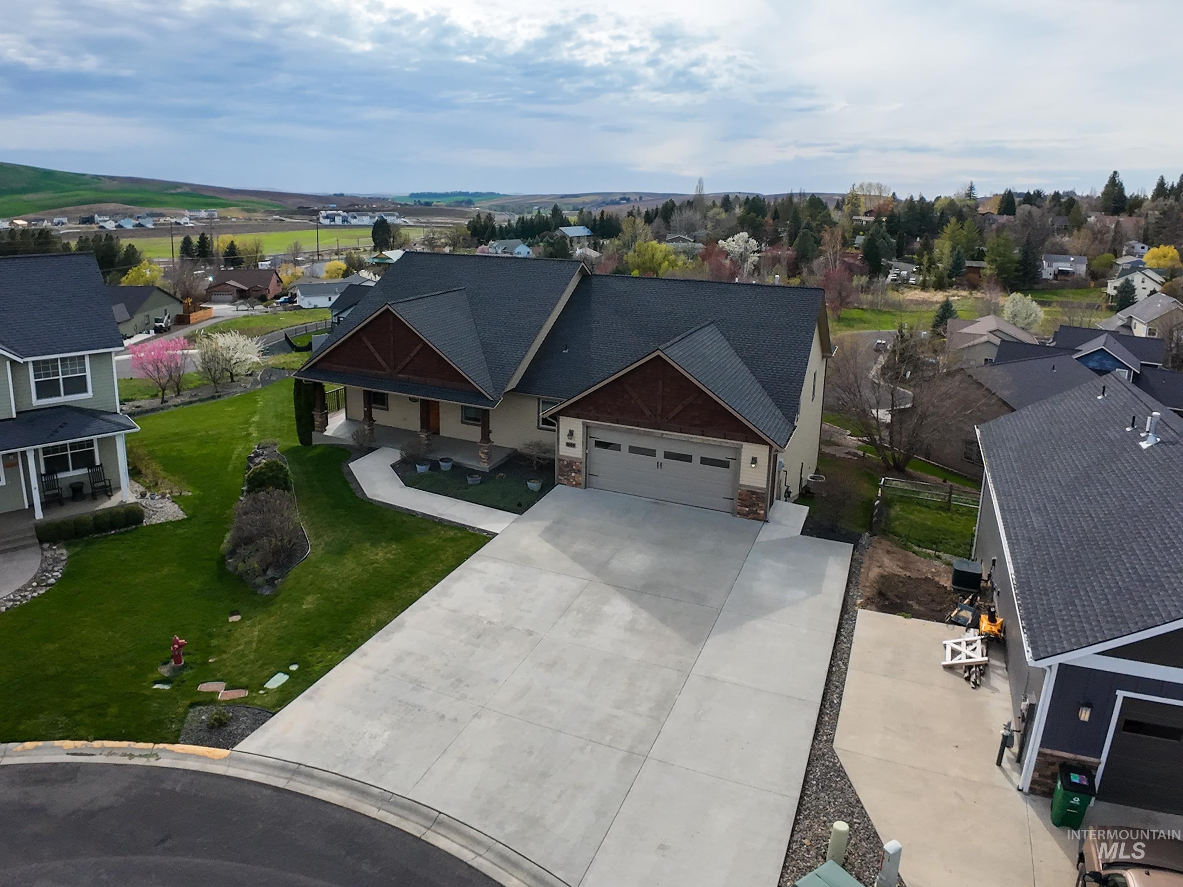 1946 Anderson Pl., Moscow, Idaho 83843, 5 Bedrooms, 3.5 Bathrooms, Residential For Sale, Price $925,000,MLS 98996849