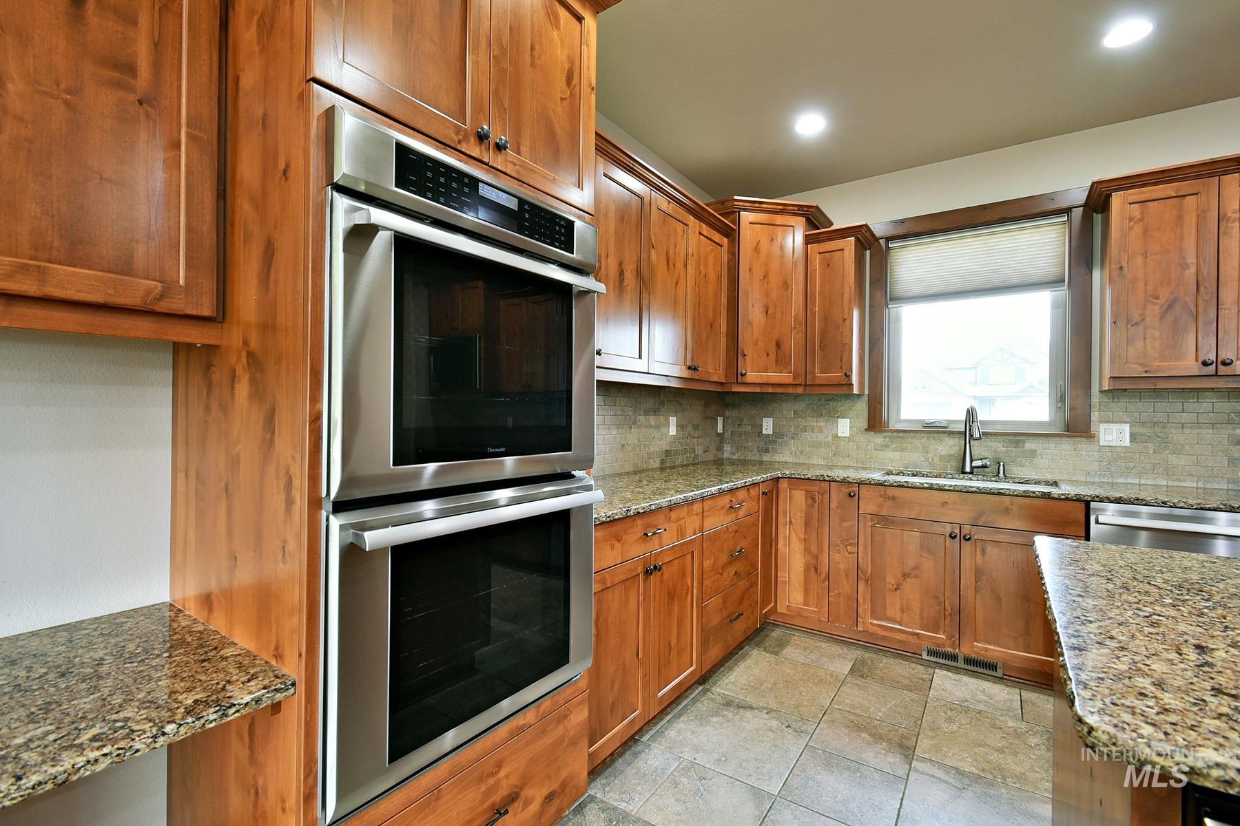 1946 Anderson Pl., Moscow, Idaho 83843, 5 Bedrooms, 3.5 Bathrooms, Residential For Sale, Price $925,000,MLS 98996849