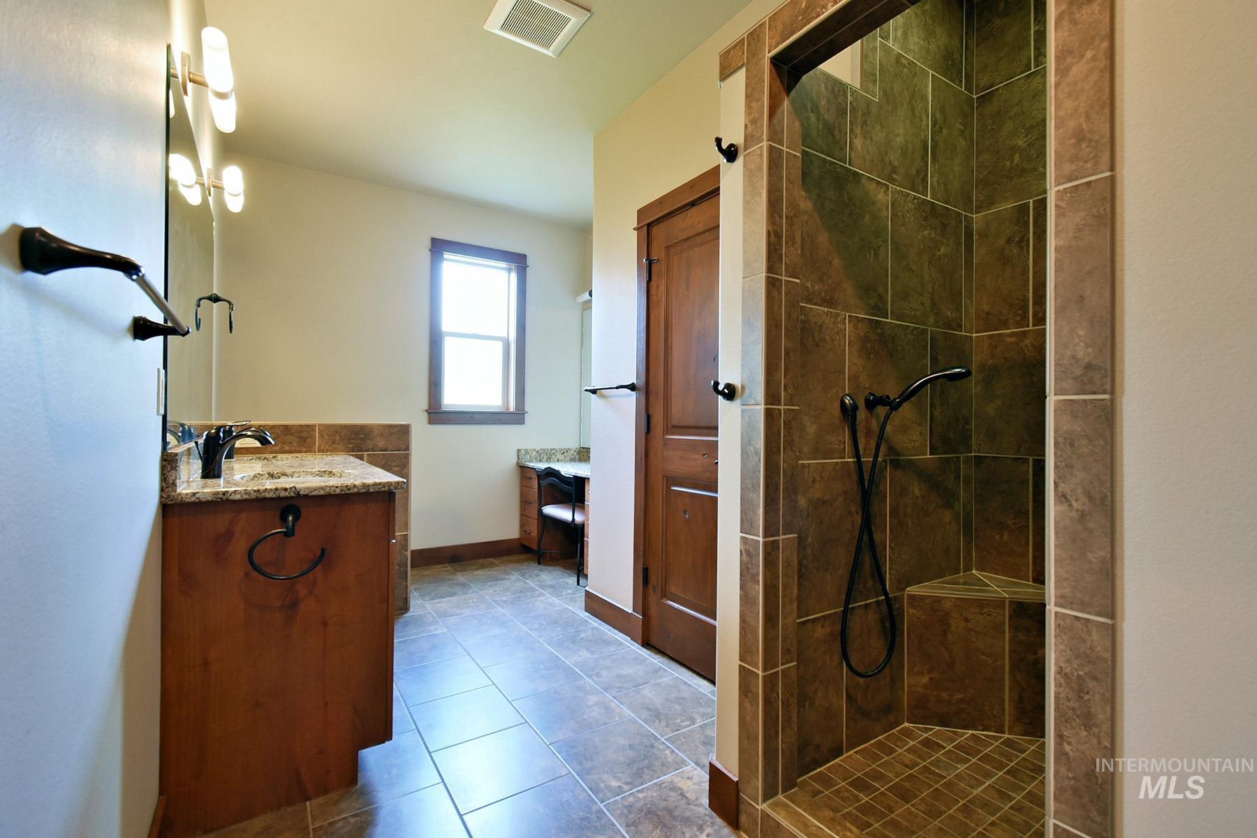 1946 Anderson Pl., Moscow, Idaho 83843, 5 Bedrooms, 3.5 Bathrooms, Residential For Sale, Price $925,000,MLS 98996849