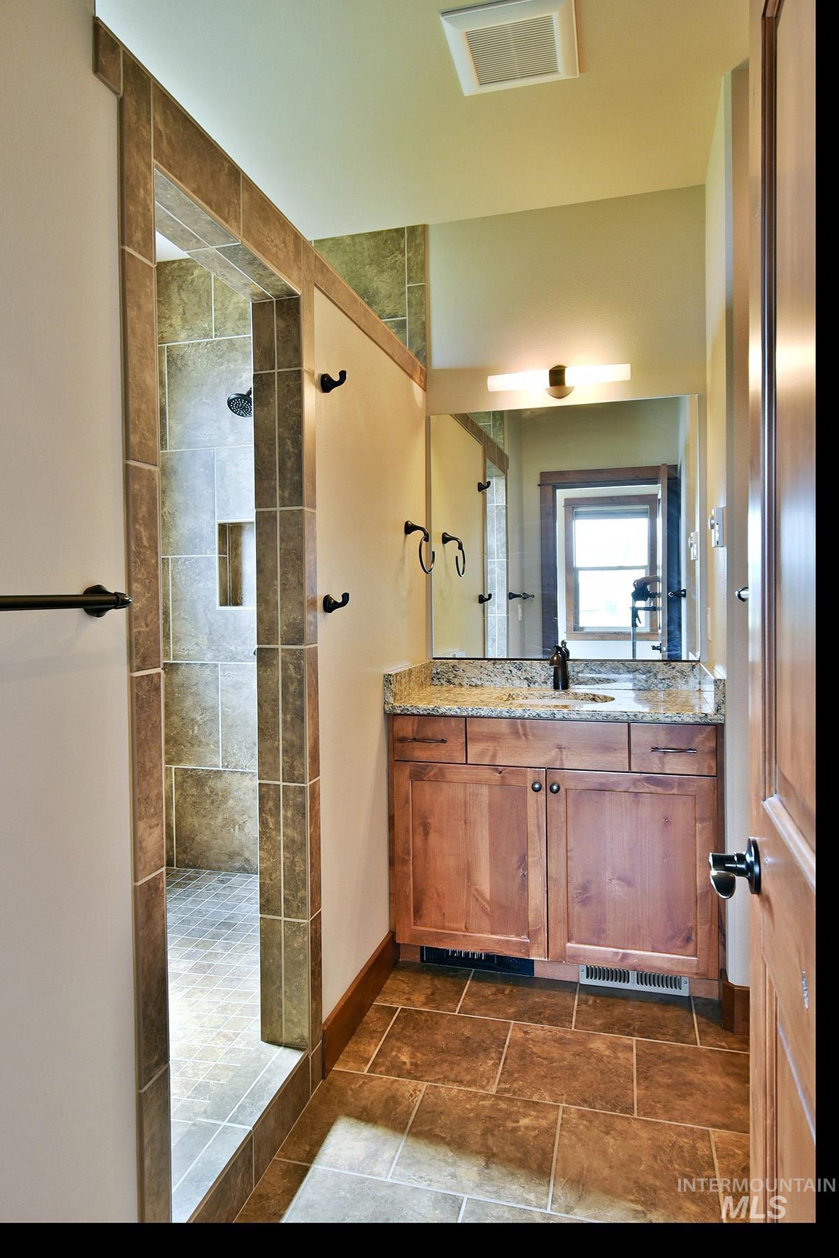 1946 Anderson Pl., Moscow, Idaho 83843, 5 Bedrooms, 3.5 Bathrooms, Residential For Sale, Price $925,000,MLS 98996849