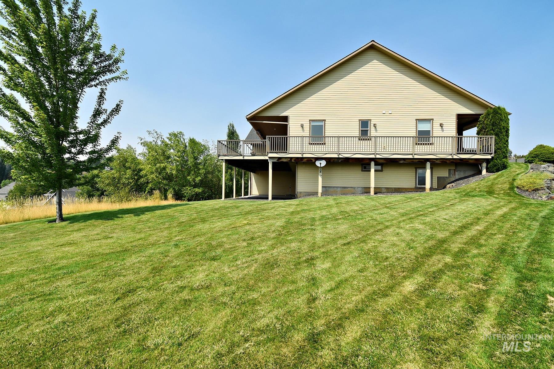 1946 Anderson Pl., Moscow, Idaho 83843, 5 Bedrooms, 3.5 Bathrooms, Residential For Sale, Price $925,000,MLS 98996849