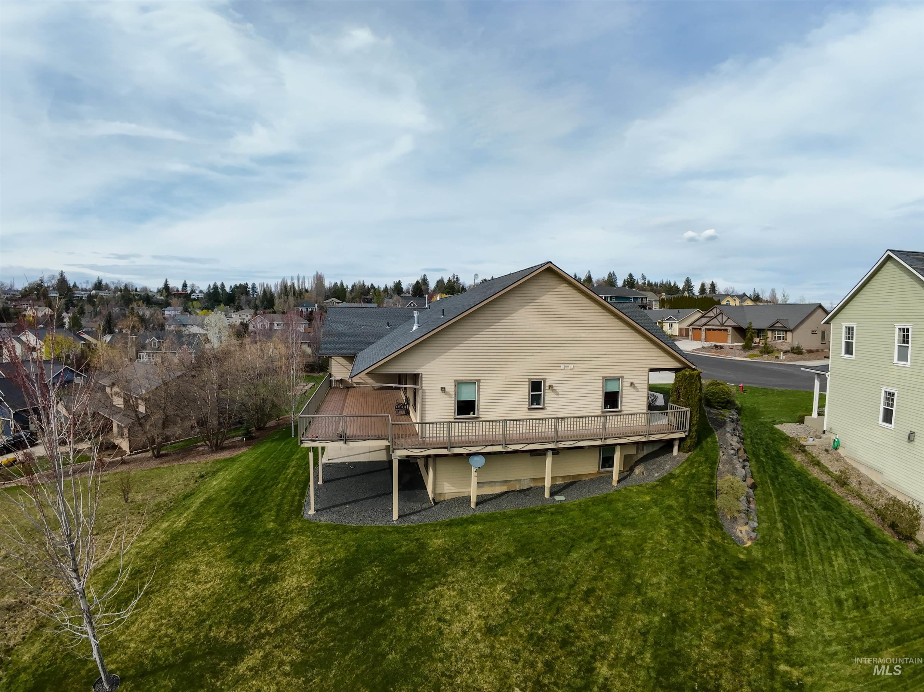 1946 Anderson Pl., Moscow, Idaho 83843, 5 Bedrooms, 3.5 Bathrooms, Residential For Sale, Price $925,000,MLS 98996849