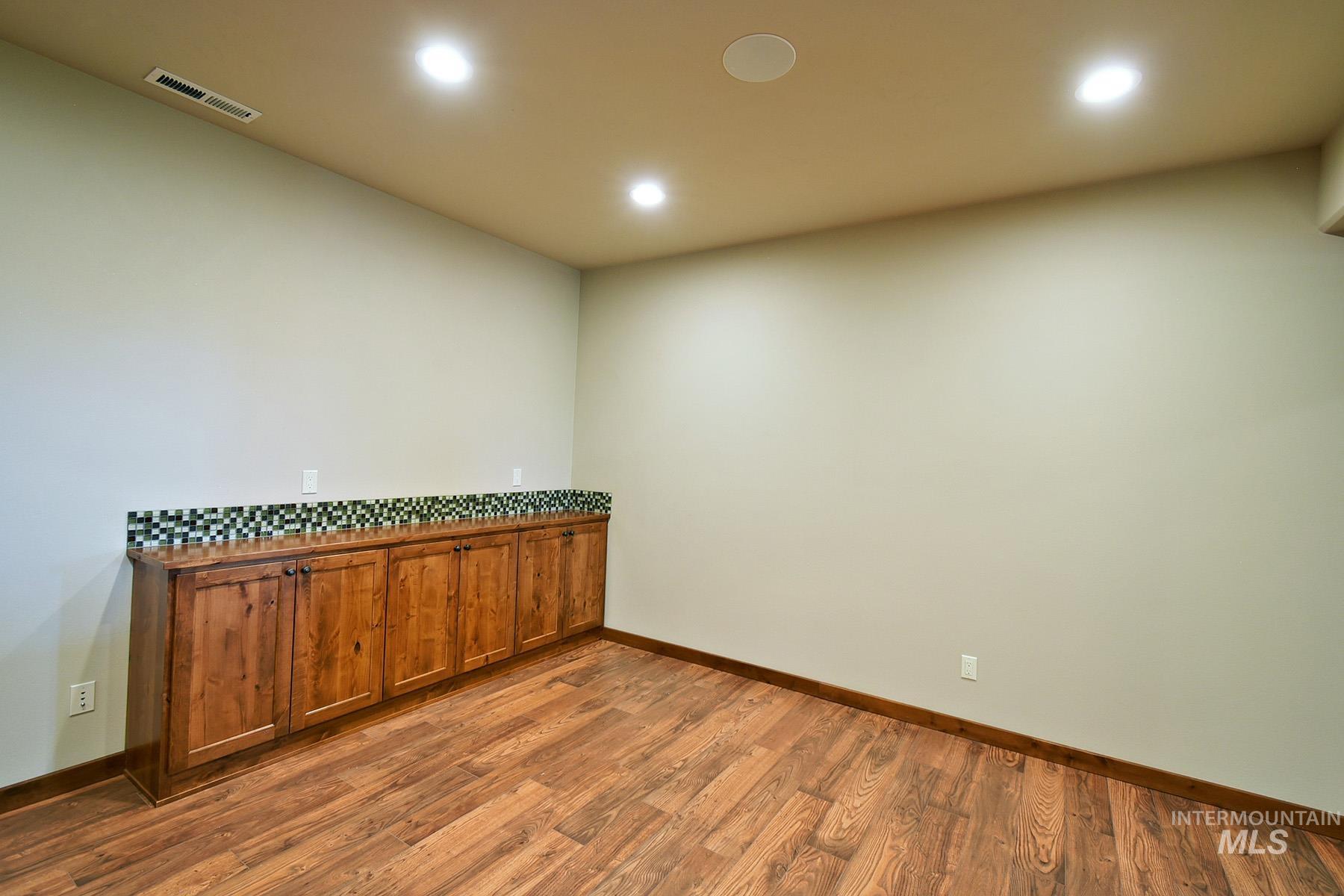 1946 Anderson Pl., Moscow, Idaho 83843, 5 Bedrooms, 3.5 Bathrooms, Residential For Sale, Price $925,000,MLS 98996849
