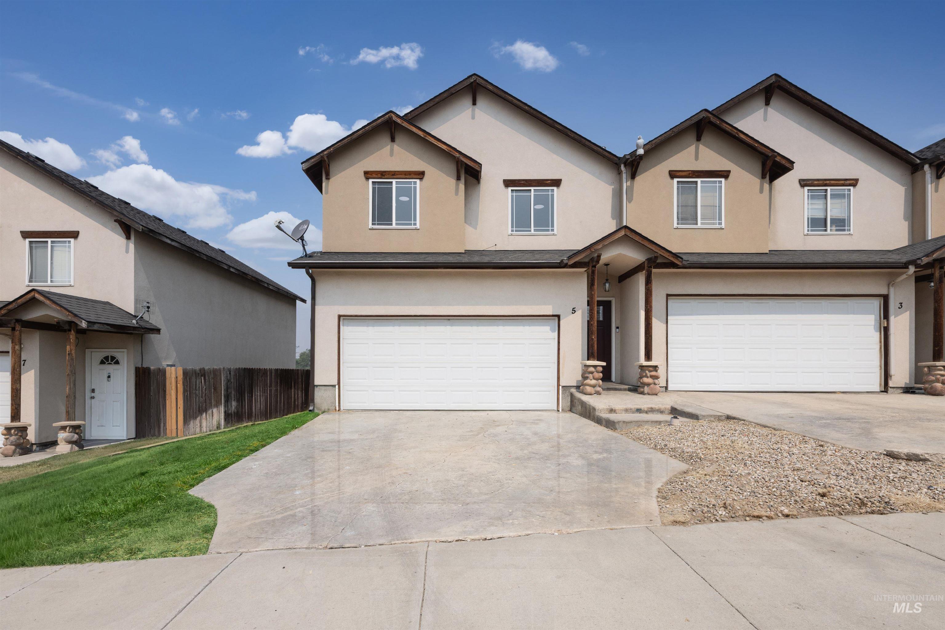 5 S Sugar Loop Ln, Nampa, Idaho 83687, 3 Bedrooms, 2.5 Bathrooms, Residential For Sale, Price $350,000,MLS 98996851