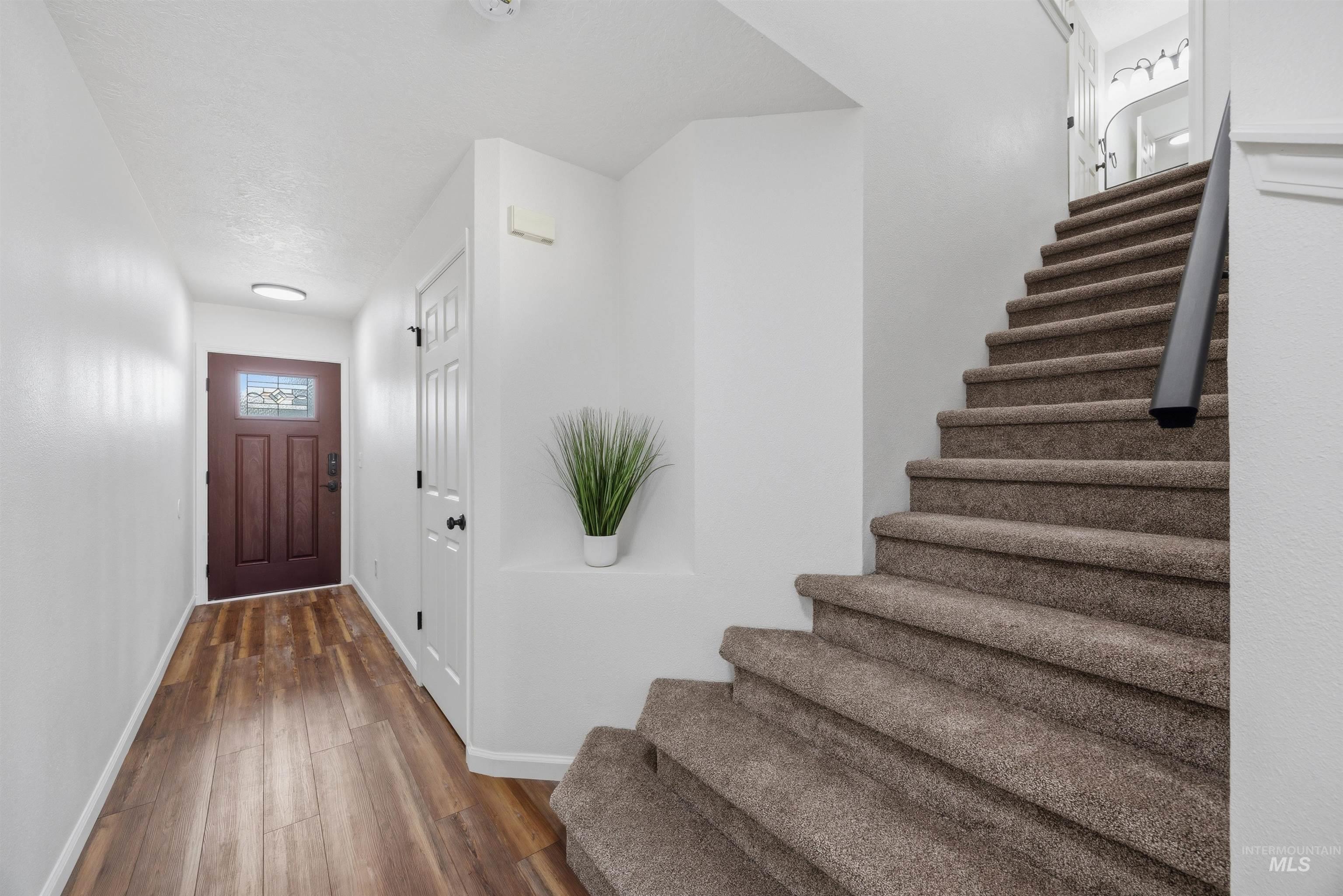 5 S Sugar Loop Ln, Nampa, Idaho 83687, 3 Bedrooms, 2.5 Bathrooms, Residential For Sale, Price $350,000,MLS 98996851