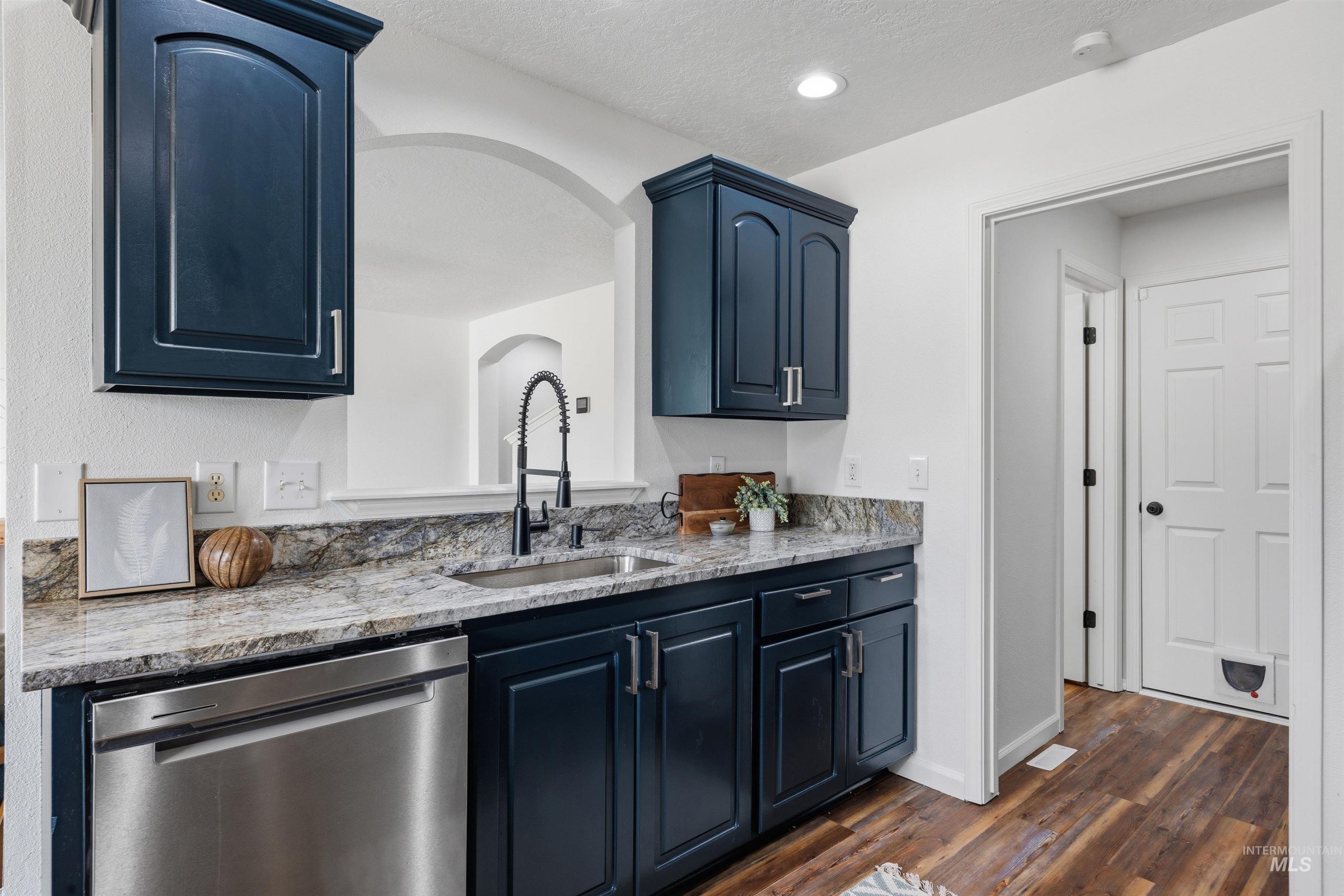 5 S Sugar Loop Ln, Nampa, Idaho 83687, 3 Bedrooms, 2.5 Bathrooms, Residential For Sale, Price $350,000,MLS 98996851