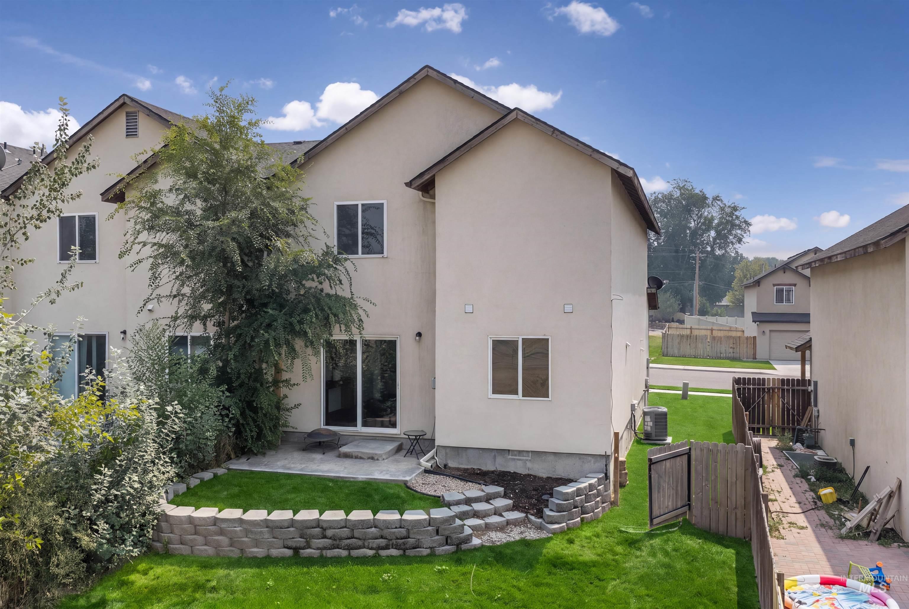 5 S Sugar Loop Ln, Nampa, Idaho 83687, 3 Bedrooms, 2.5 Bathrooms, Residential For Sale, Price $350,000,MLS 98996851