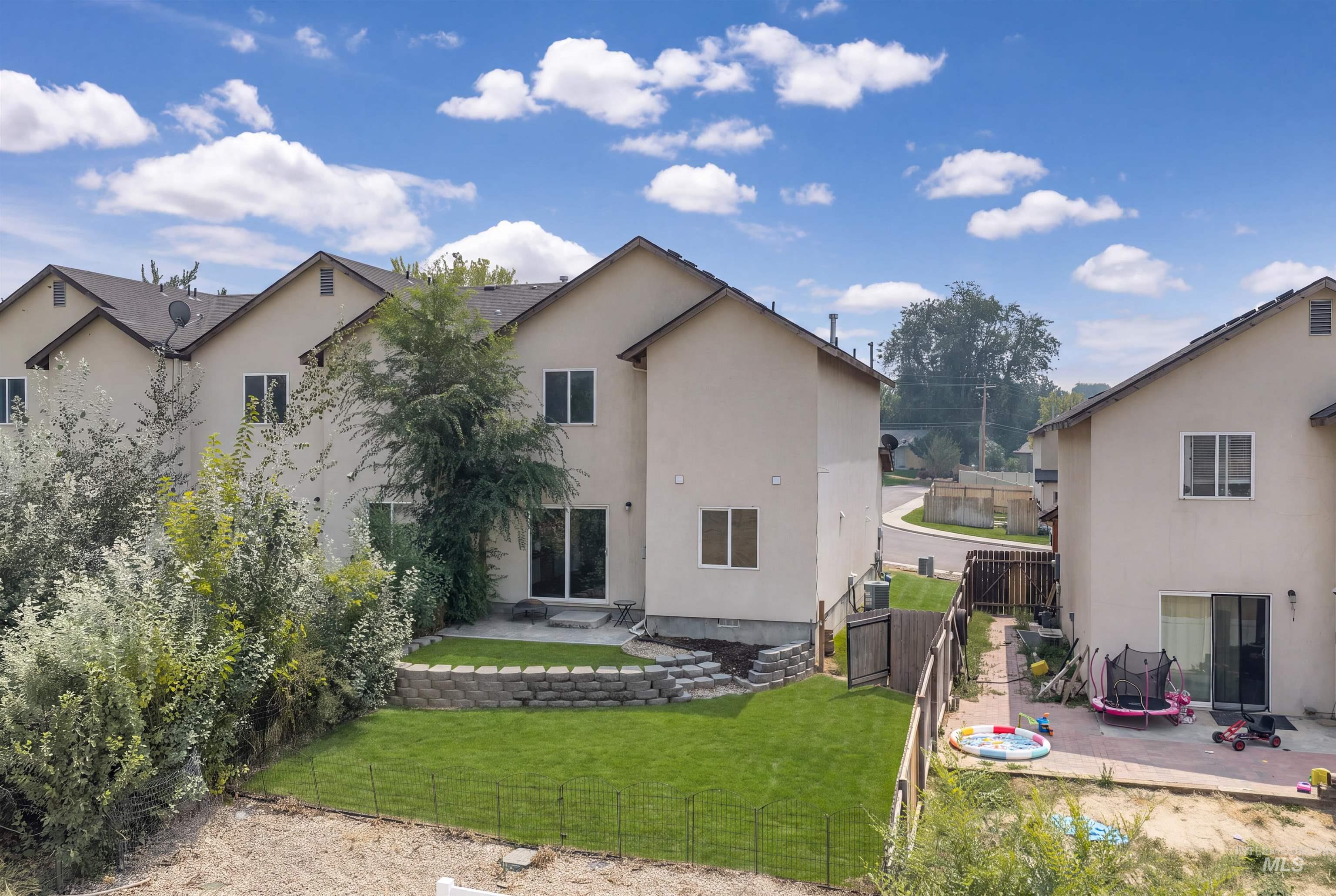 5 S Sugar Loop Ln, Nampa, Idaho 83687, 3 Bedrooms, 2.5 Bathrooms, Residential For Sale, Price $350,000,MLS 98996851