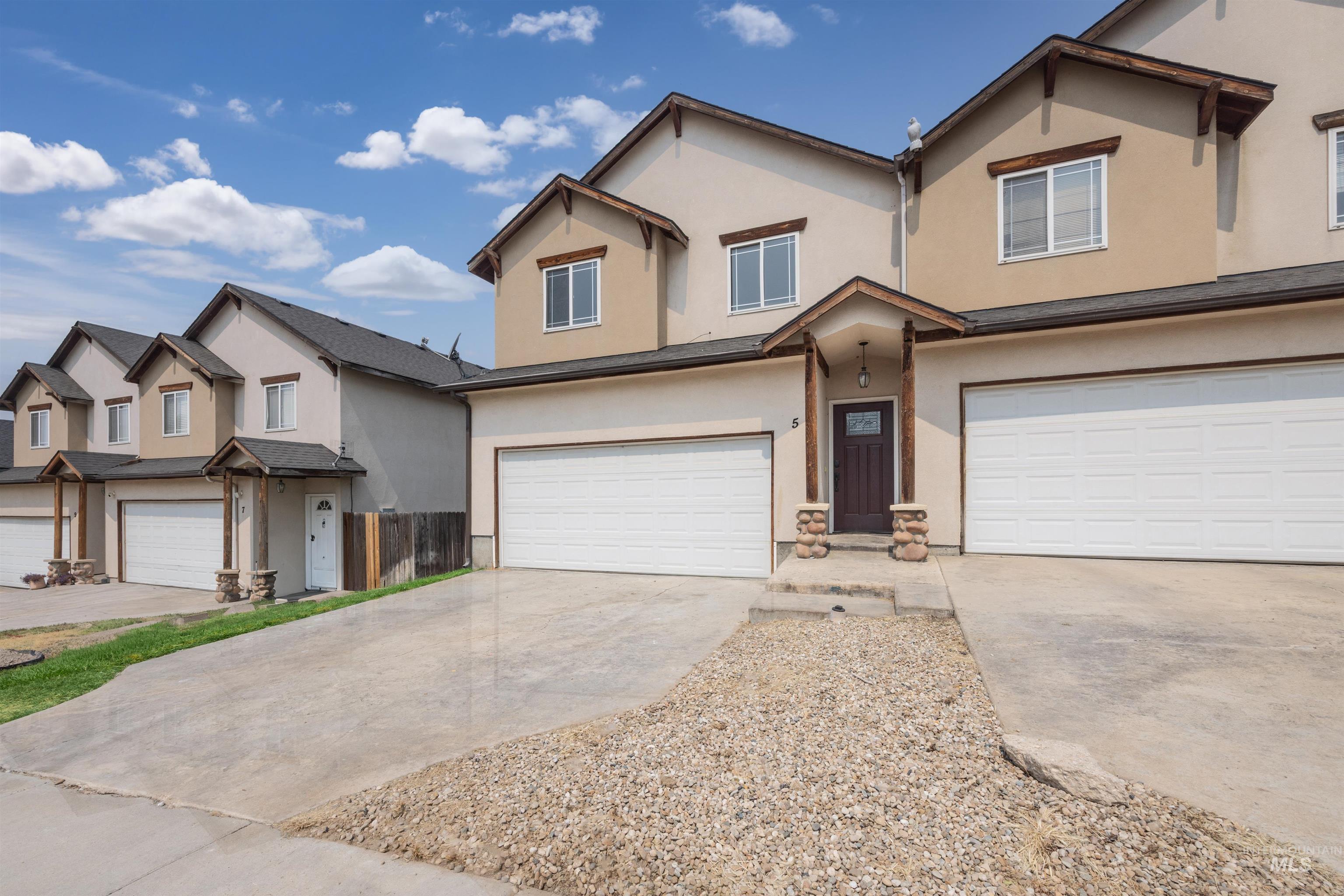 5 S Sugar Loop Ln, Nampa, Idaho 83687, 3 Bedrooms, 2.5 Bathrooms, Residential For Sale, Price $350,000,MLS 98996851