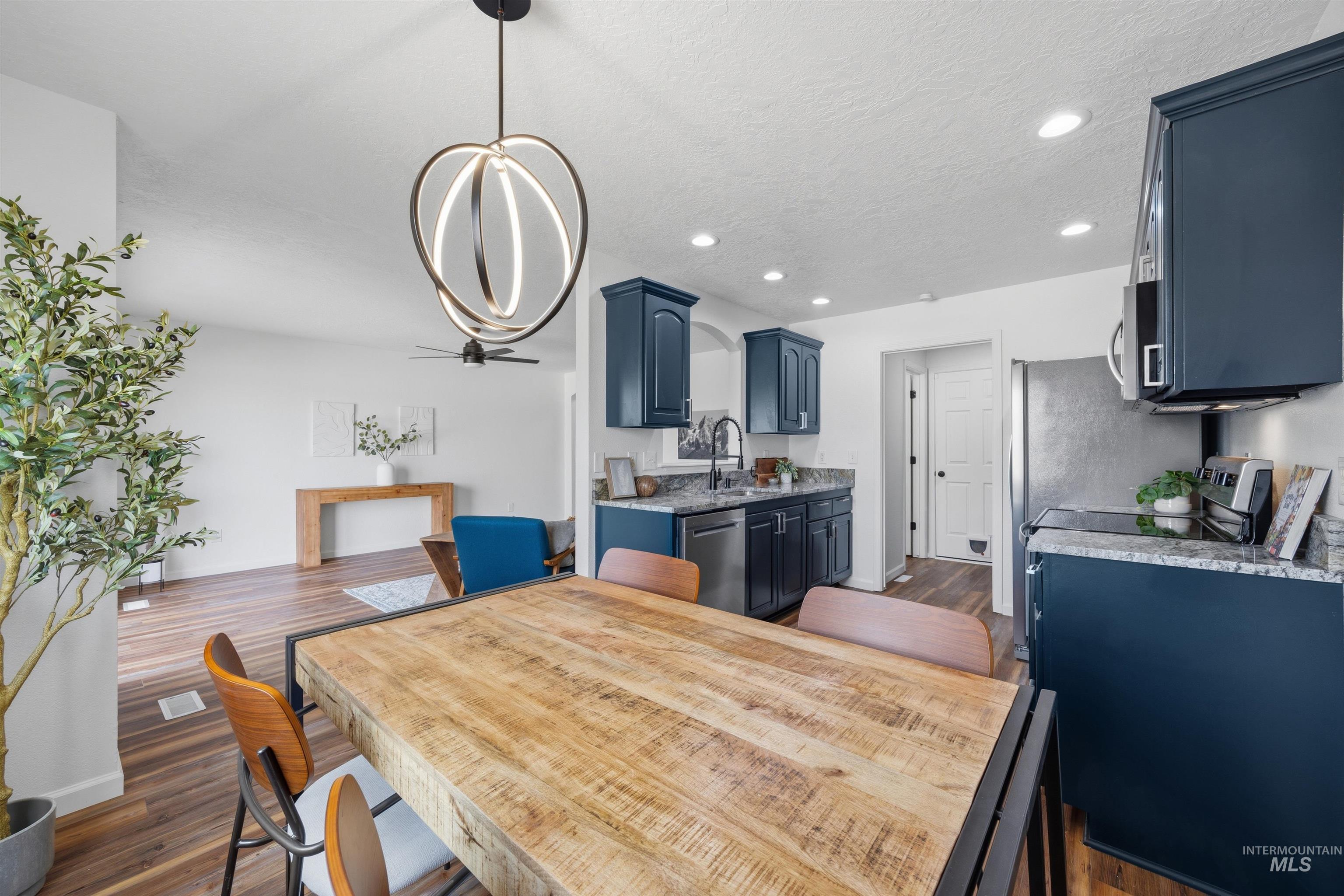 5 S Sugar Loop Ln, Nampa, Idaho 83687, 3 Bedrooms, 2.5 Bathrooms, Residential For Sale, Price $350,000,MLS 98996851