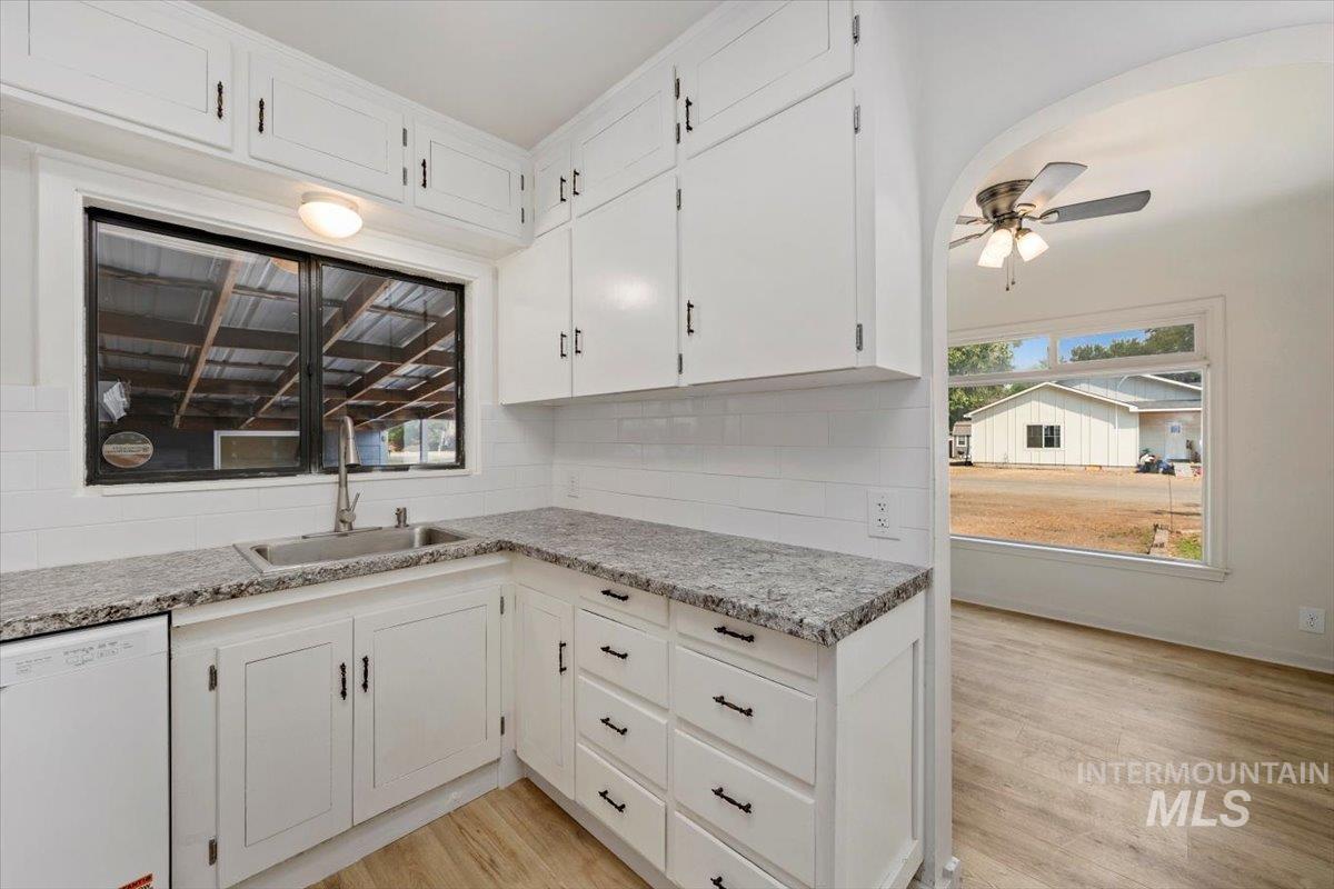 1105 Idaho St, Gooding, Idaho 83330, 4 Bedrooms, 2 Bathrooms, Residential For Sale, Price $324,900,MLS 98996854