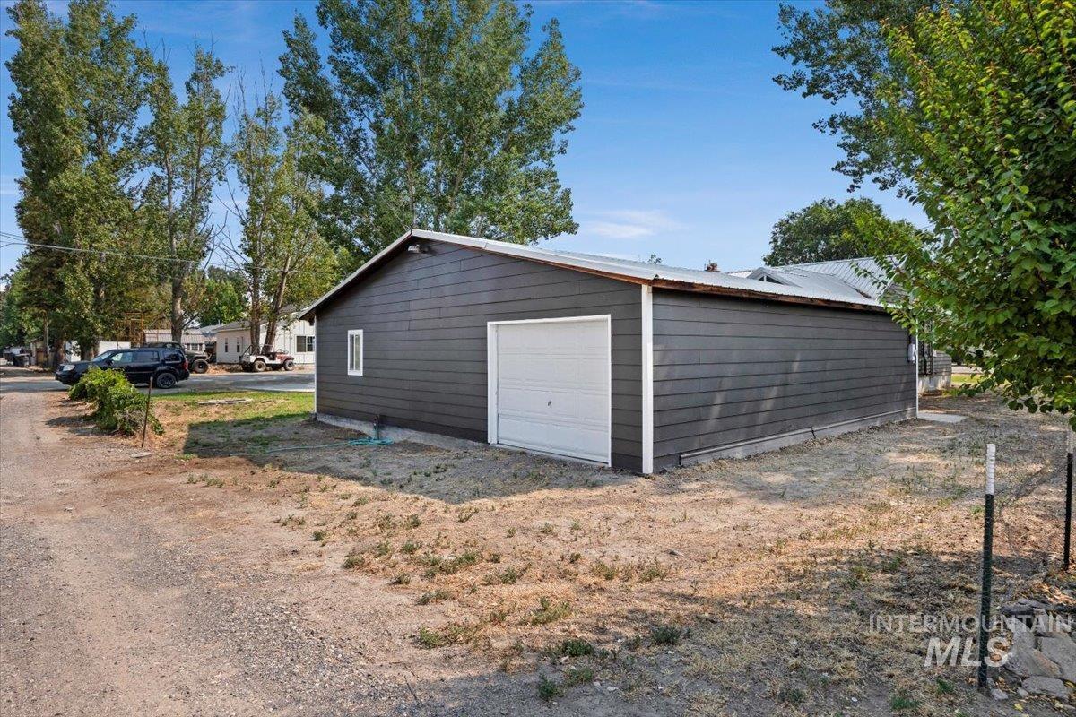 1105 Idaho St, Gooding, Idaho 83330, 4 Bedrooms, 2 Bathrooms, Residential For Sale, Price $324,900,MLS 98996854