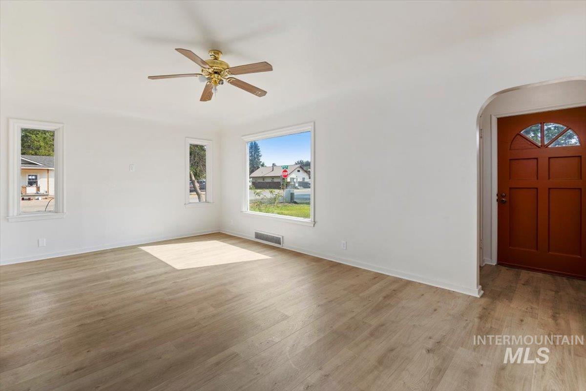 1105 Idaho St, Gooding, Idaho 83330, 4 Bedrooms, 2 Bathrooms, Residential For Sale, Price $324,900,MLS 98996854