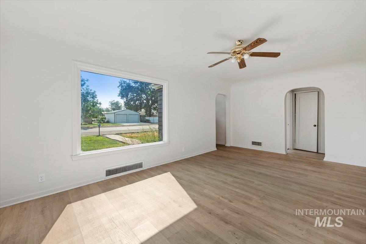 1105 Idaho St, Gooding, Idaho 83330, 4 Bedrooms, 2 Bathrooms, Residential For Sale, Price $324,900,MLS 98996854