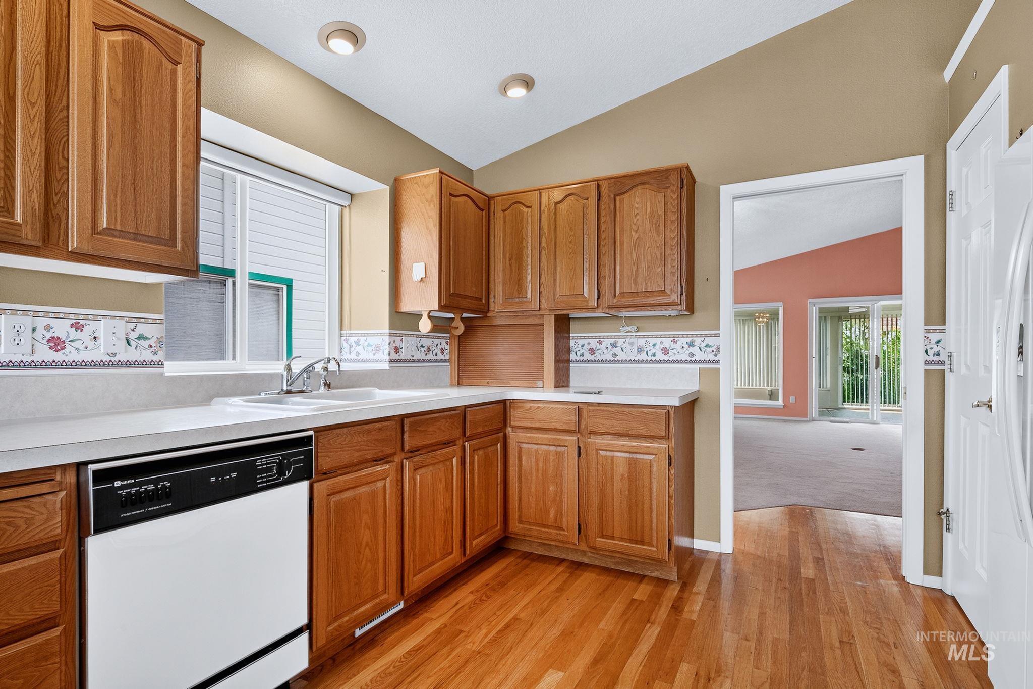 8261 W Echo Falls Ln, Garden City, Idaho 83714, 3 Bedrooms, 2 Bathrooms, Residential For Sale, Price $534,000,MLS 98996855
