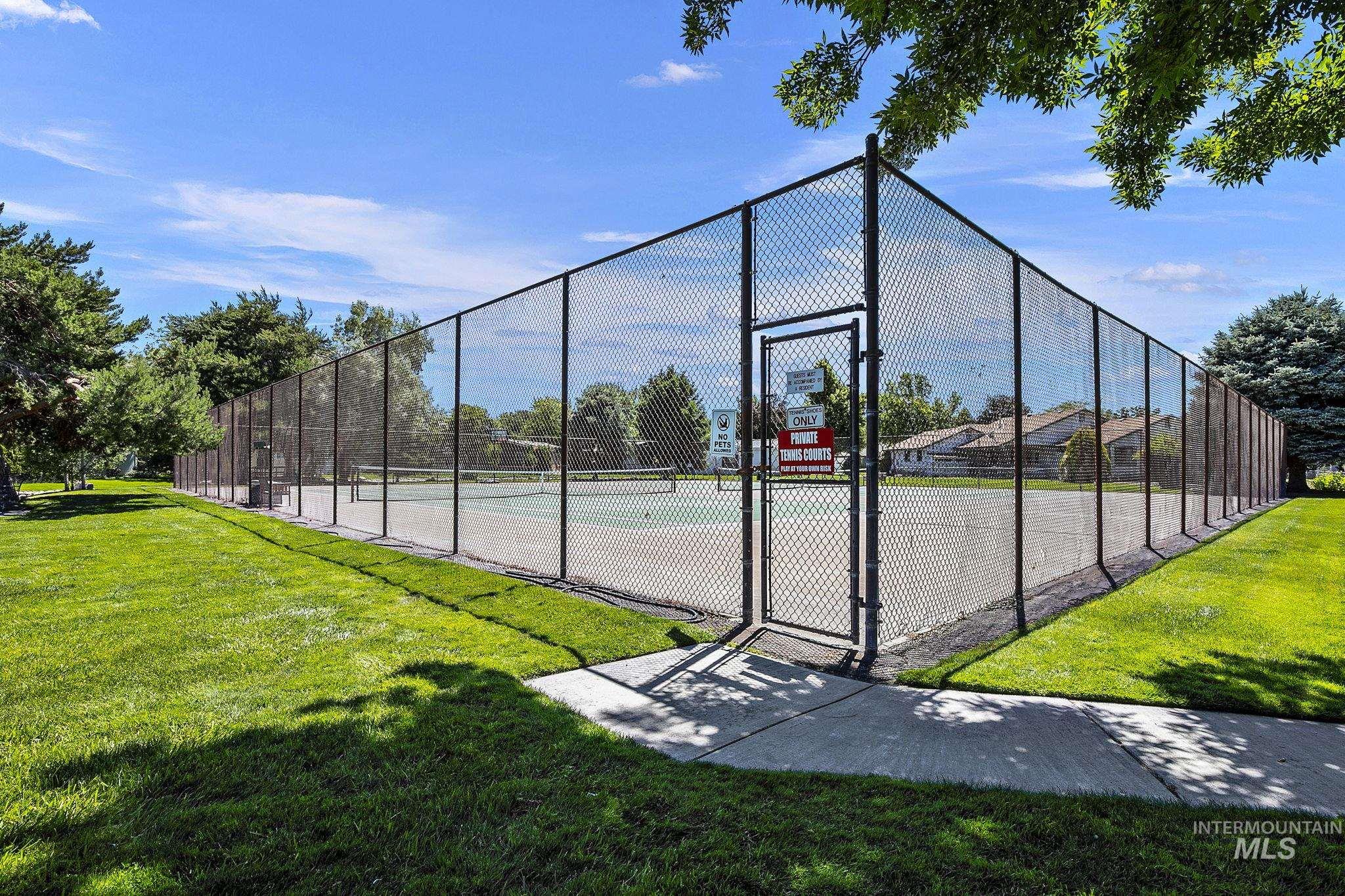 8261 W Echo Falls Ln, Garden City, Idaho 83714, 3 Bedrooms, 2 Bathrooms, Residential For Sale, Price $534,000,MLS 98996855