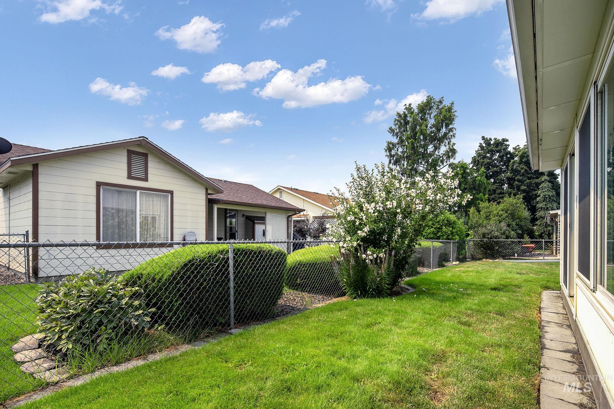 8261 W Echo Falls Ln, Garden City, Idaho 83714, 3 Bedrooms, 2 Bathrooms, Residential For Sale, Price $534,000,MLS 98996855