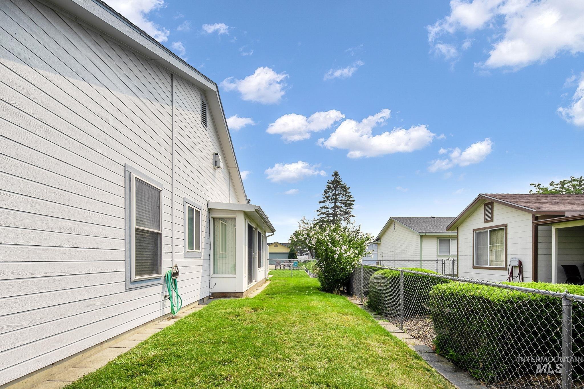 8261 W Echo Falls Ln, Garden City, Idaho 83714, 3 Bedrooms, 2 Bathrooms, Residential For Sale, Price $534,000,MLS 98996855