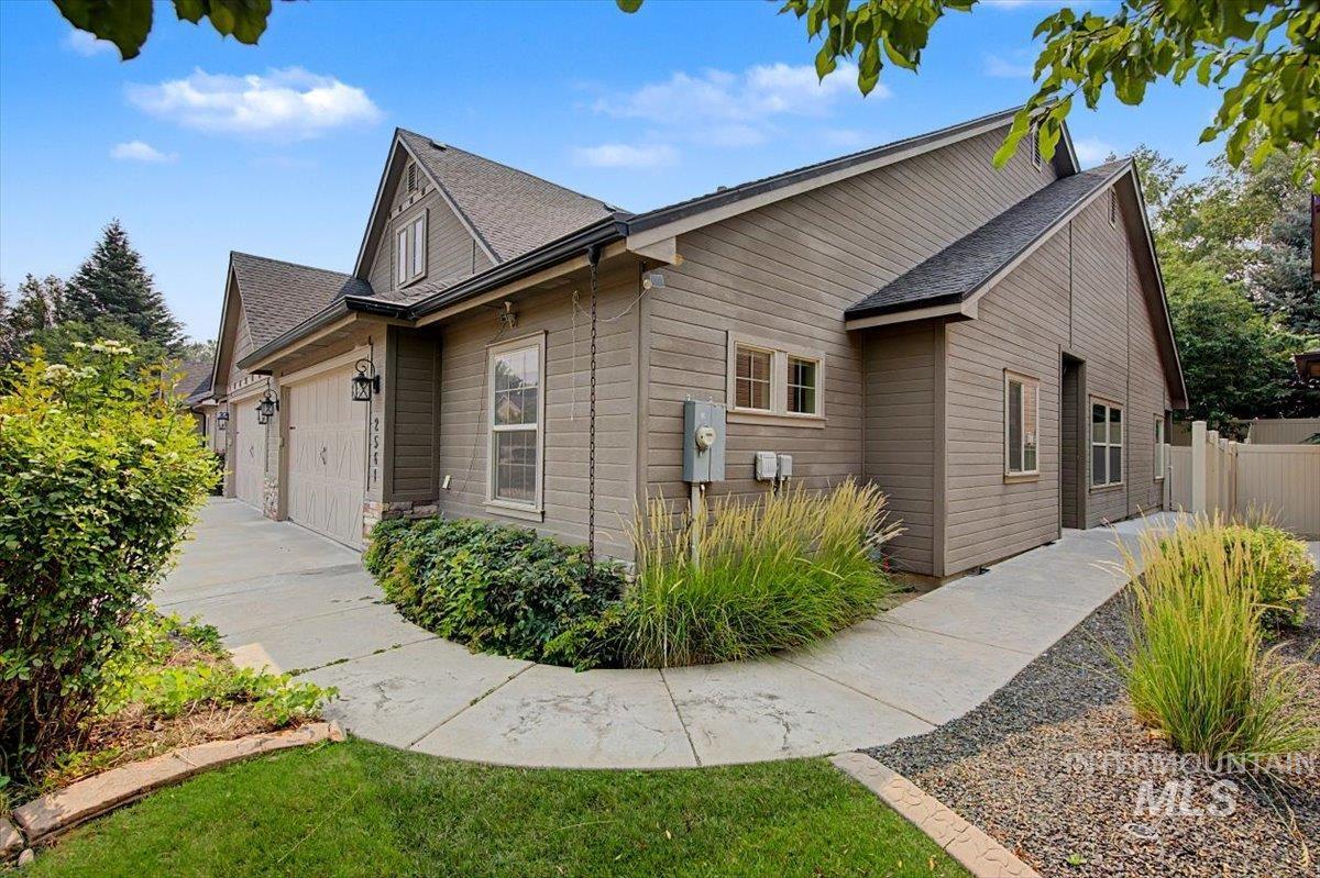 2561 E Satterfield Street, Meridian, Idaho 83646, 3 Bedrooms, 2 Bathrooms, Residential For Sale, Price $430,000,MLS 98996856