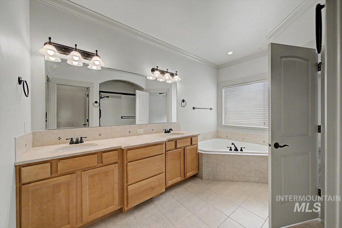 2561 E Satterfield Street, Meridian, Idaho 83646, 3 Bedrooms, 2 Bathrooms, Residential For Sale, Price $430,000,MLS 98996856