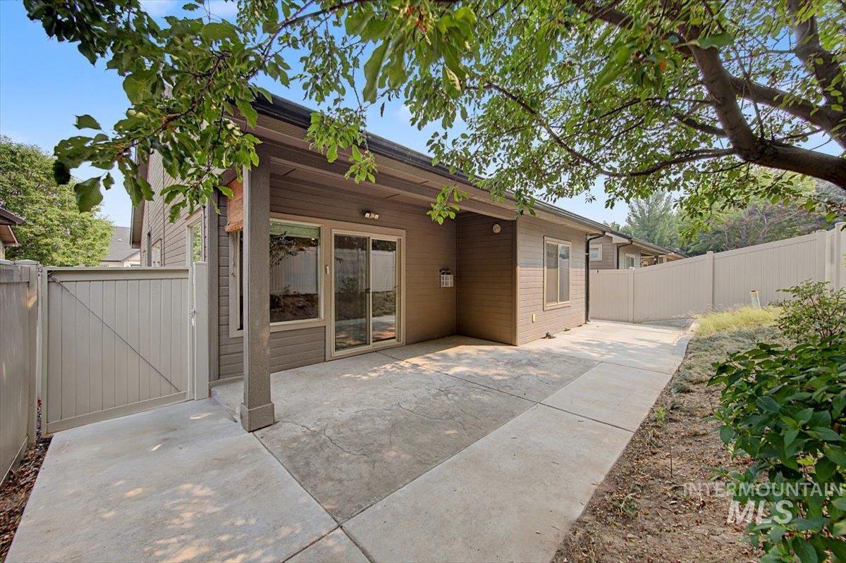 2561 E Satterfield Street, Meridian, Idaho 83646, 3 Bedrooms, 2 Bathrooms, Residential For Sale, Price $430,000,MLS 98996856